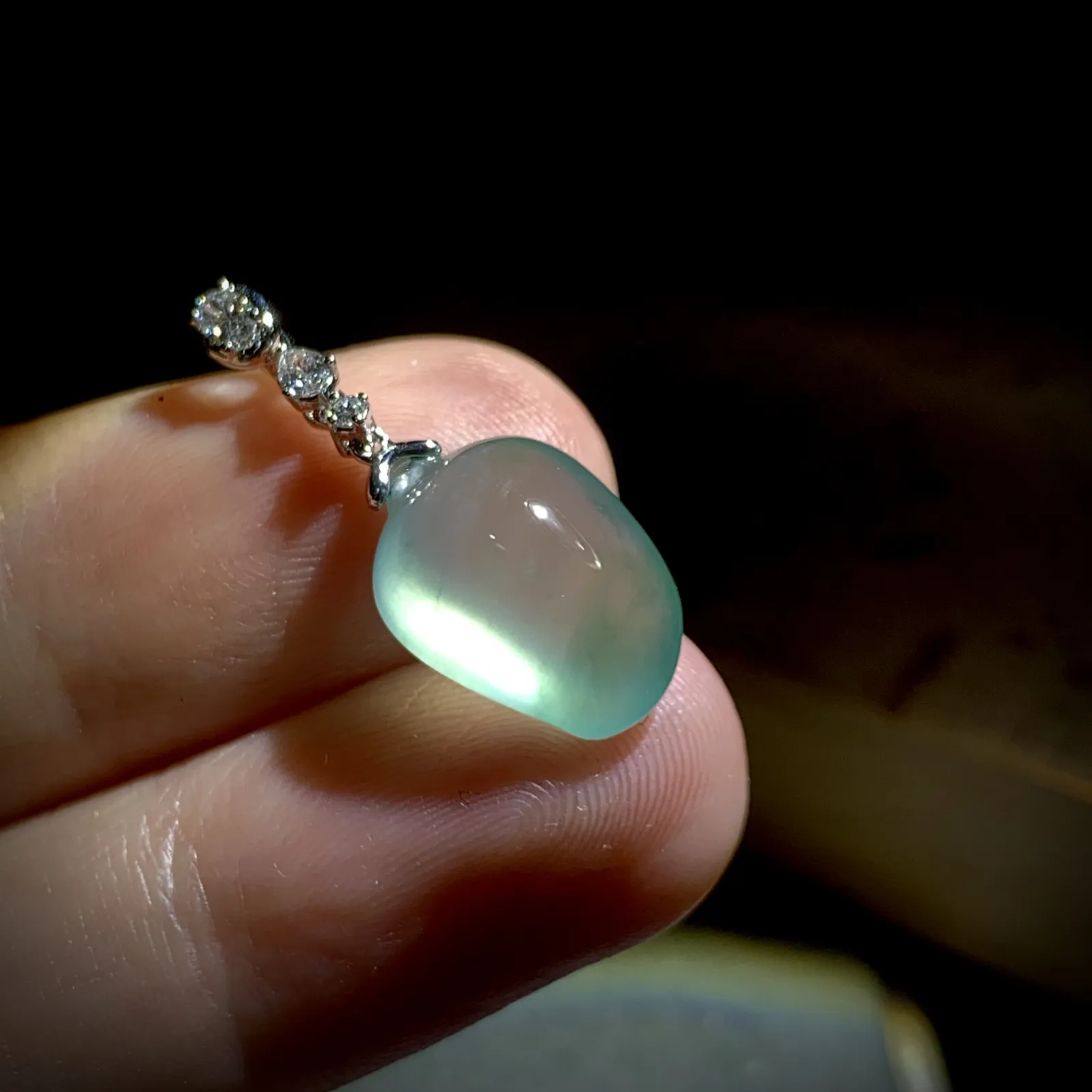 饱满福瓜，裸石14-10.5-7mm，
2.1g，18K金，南非钻，