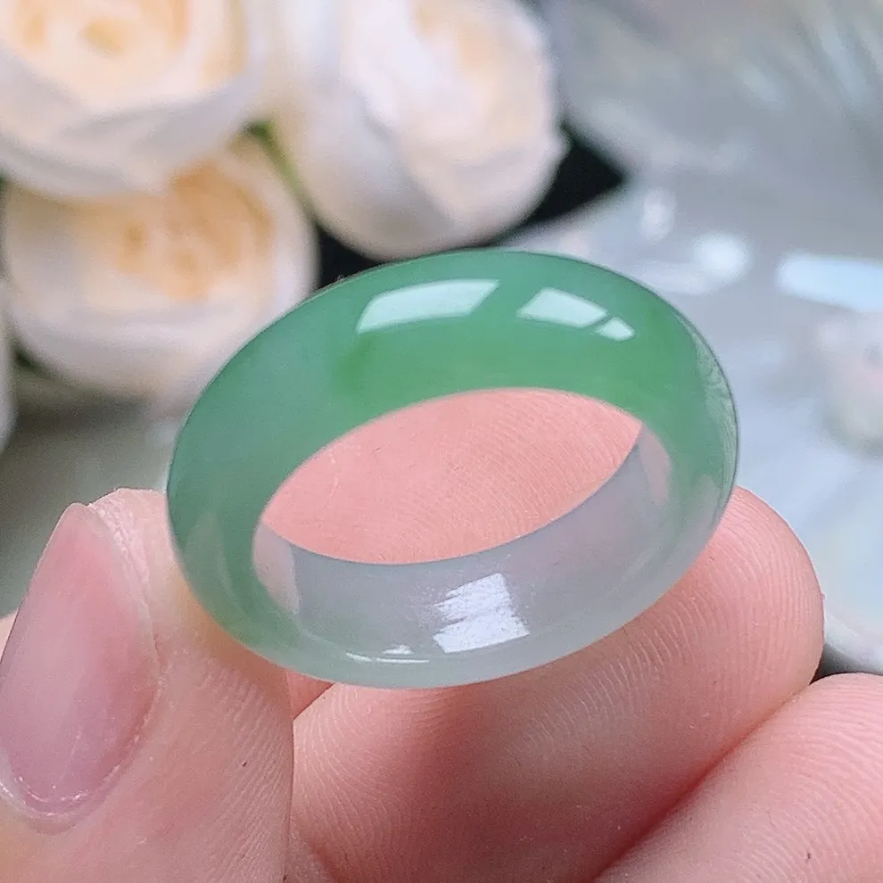 缅甸老坑种翡翠水润半山水飘绿戒指玉指环  水润通透 尺寸：17.8-6.5-3.7mm 16号圈口6S