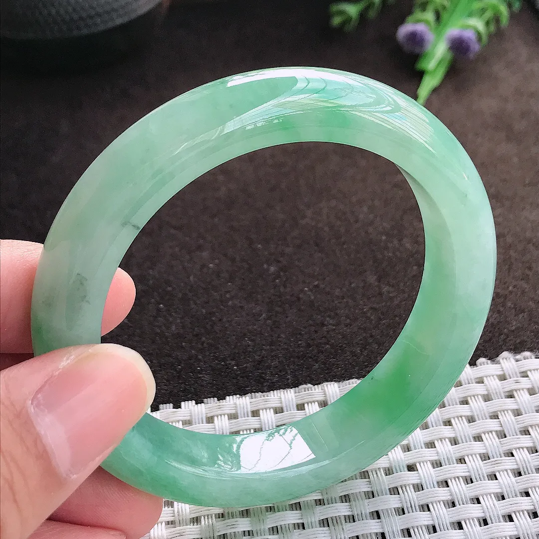 天然a货翡翠54.5/12.3/8.9老坑冰胶水灵满绿飘阳绿手镯宽边翡翠玉手镯