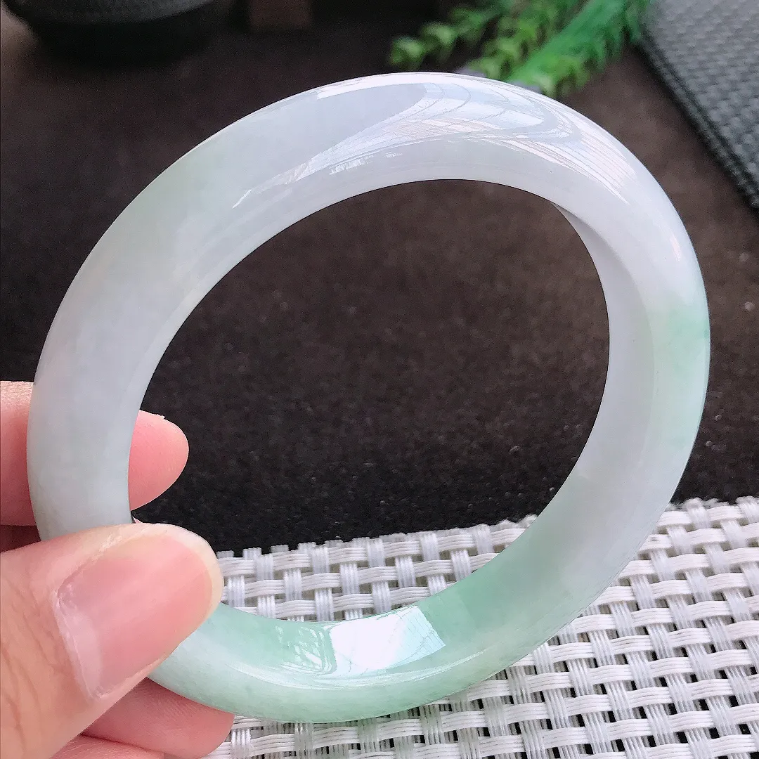 天然a货翡翠62.5/13/9.5老坑精美温润飘阳绿大圈口手镯宽边翡翠玉手镯