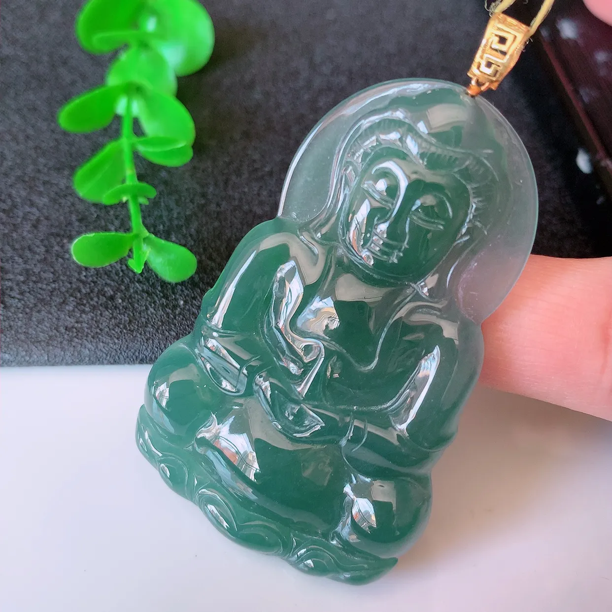 18K金镶嵌冰种满色翡翠观音菩萨吊坠，赐福翡翠观音，观音面相端庄，品相佳，佩戴气质！#35.15整体