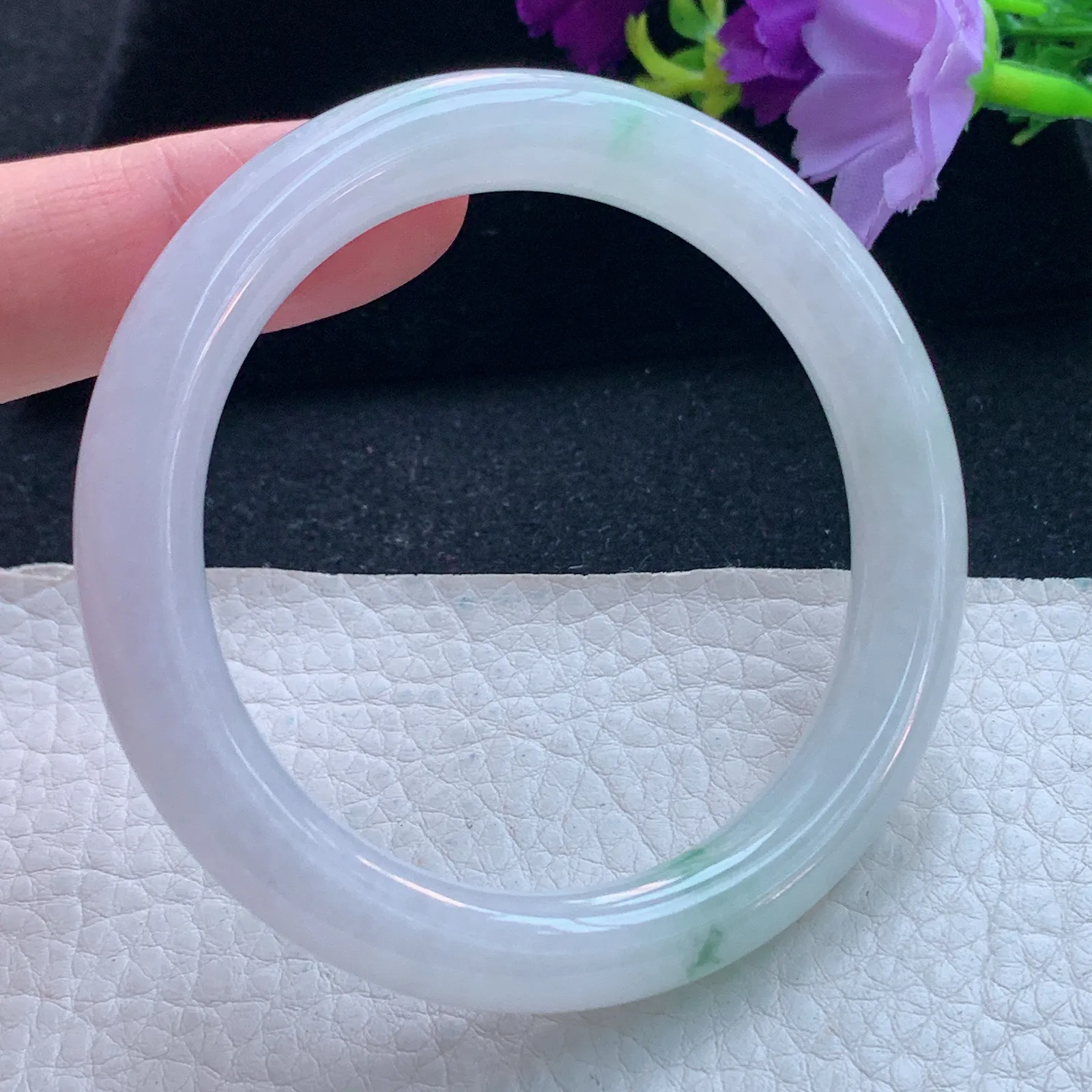 n自然光53.8*9.3*8.8美人镯 缅甸翡翠玉手镯飘绿花圆条玉手环