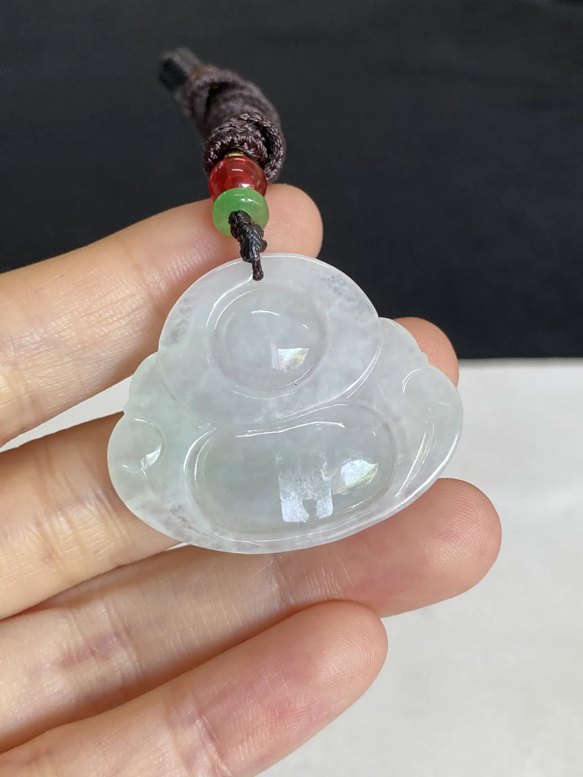 翡翠糯化种白色吊坠，配珠未测