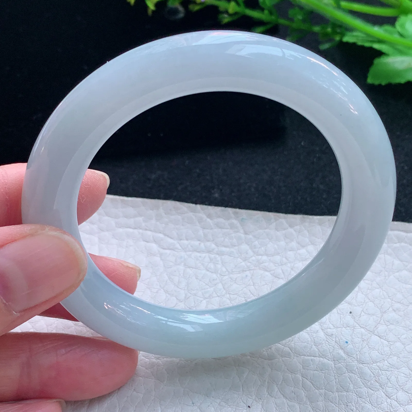 xc自然光53.5*10.8美人镯 天然缅甸翡翠白月光圆条玉手镯 珠宝玉手环