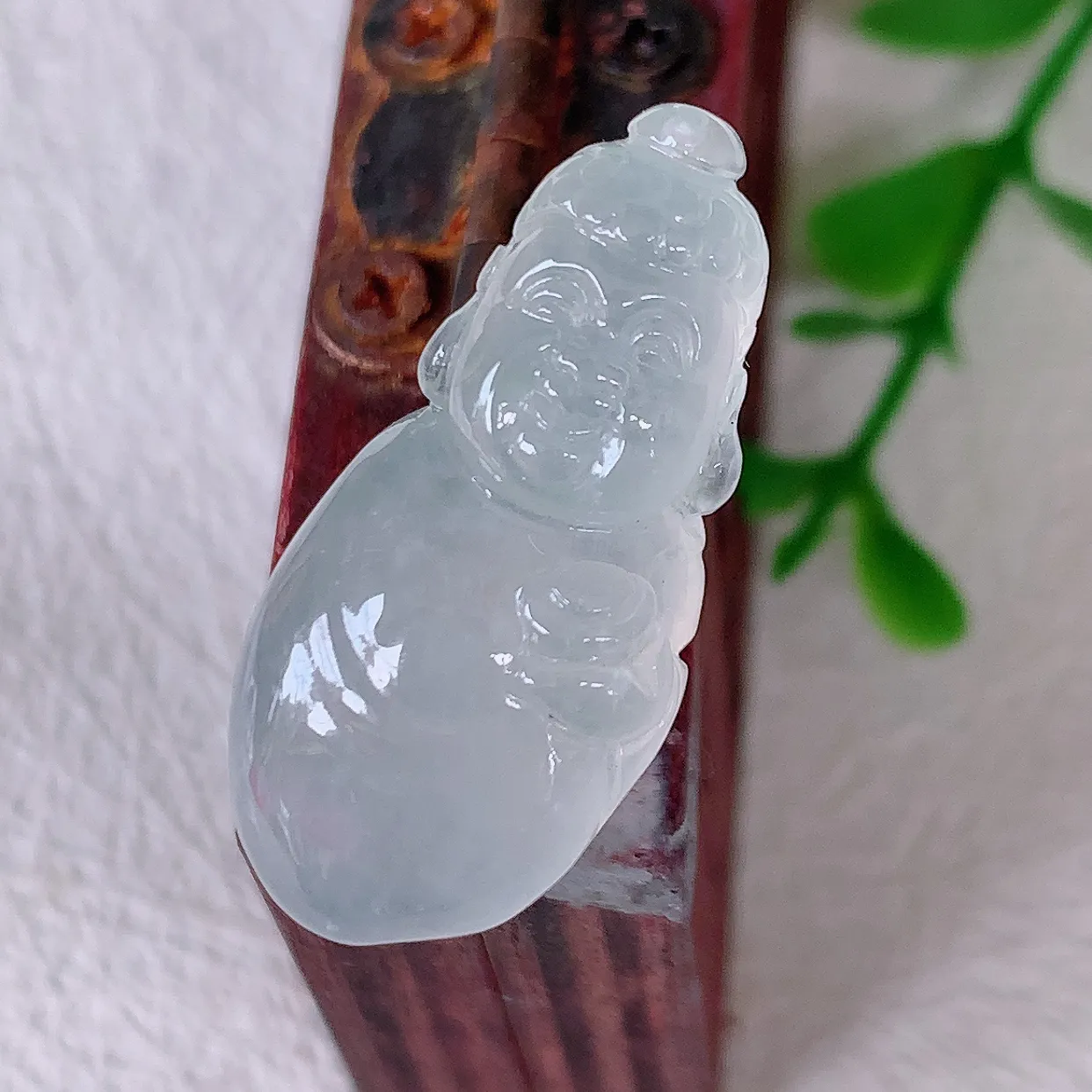 自然光实拍，冰种翡翠保平安宝宝佛吊坠，玉质莹润，佩戴佳品，#1.12