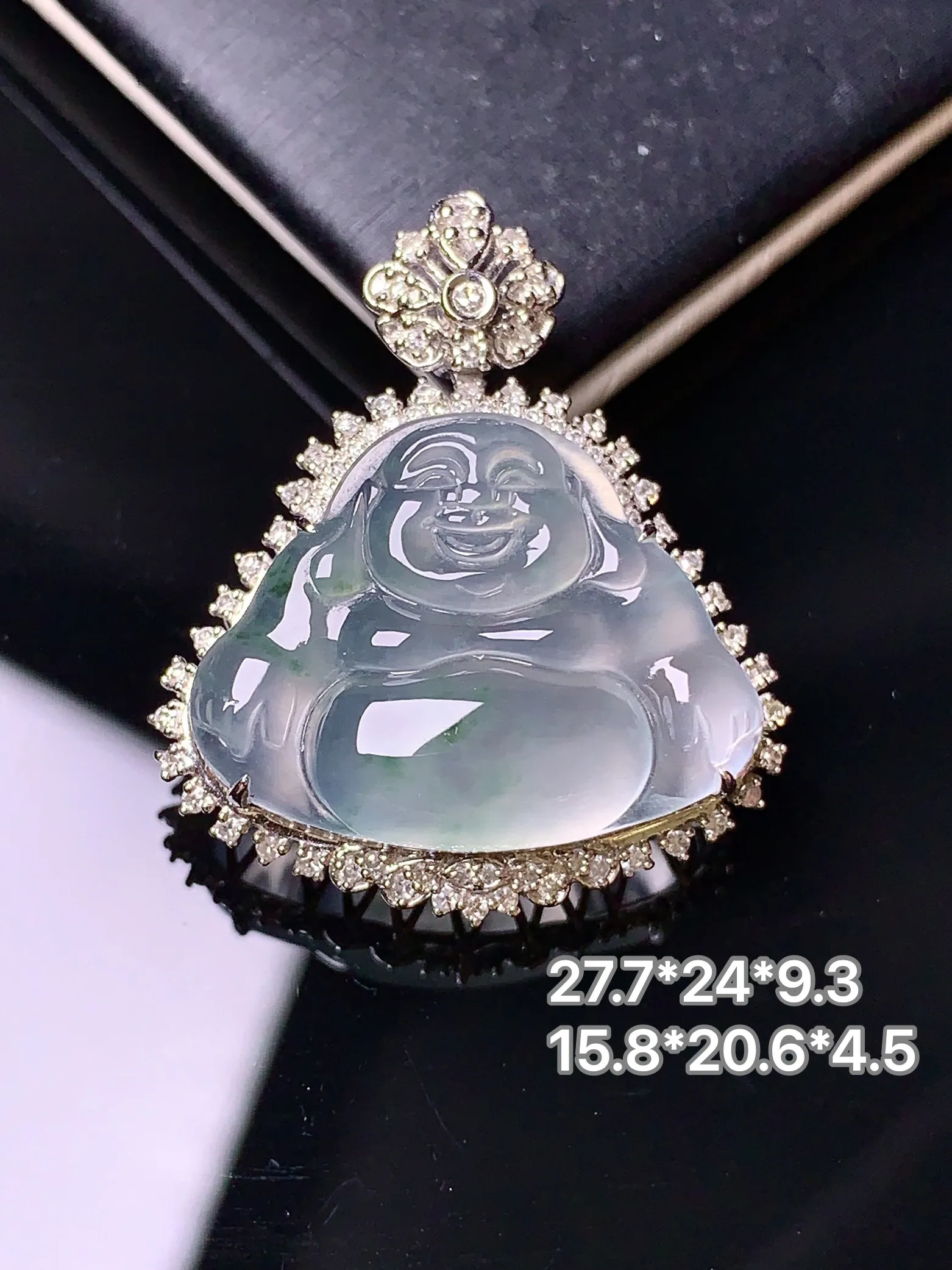 18k金钻镶嵌冰种佛公吊坠 玉质细腻 色泽清新艳丽 整体尺寸27.7*24*9.3