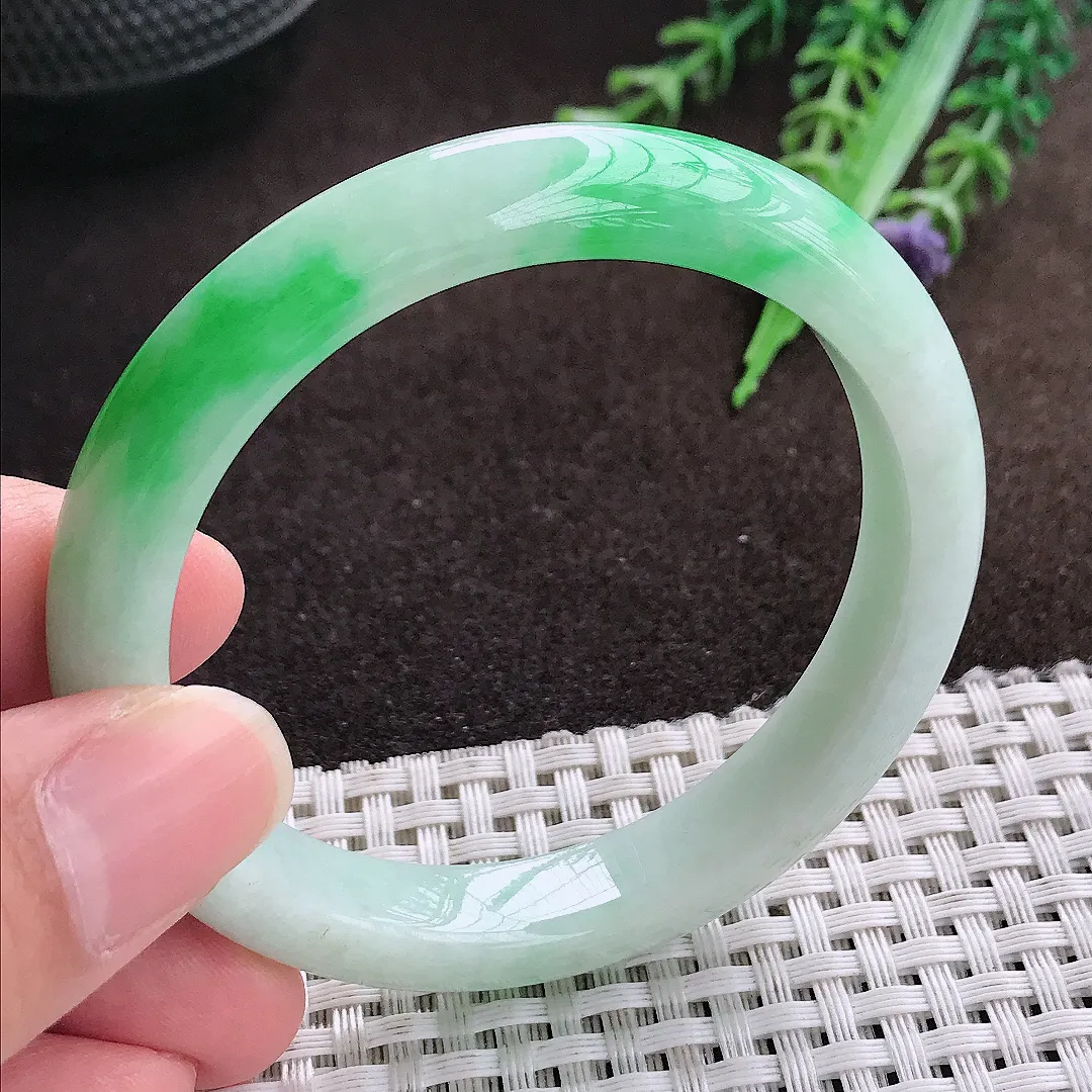 天然a货翡翠53/10/7.6老坑精美温润飘阳绿手镯宽边翡翠玉手镯