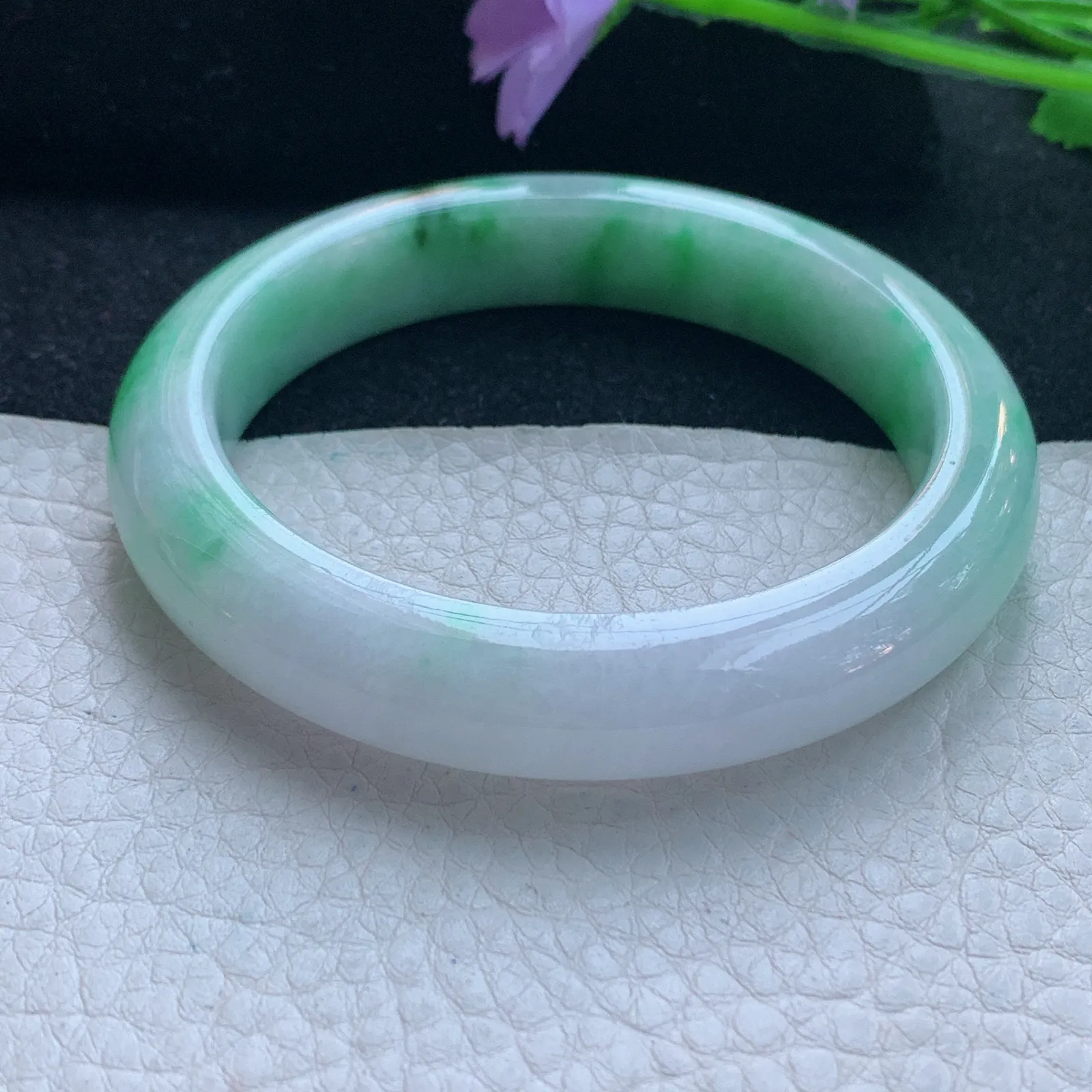 yh自然光55*11.6*8.6平安镯 缅甸翡翠玉手镯飘绿宽边玉手环