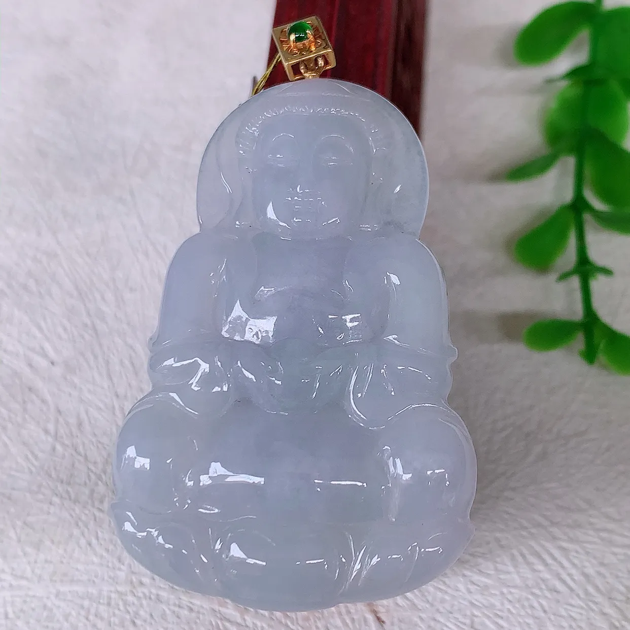 18k金镶嵌冰润紫罗兰翡翠观音菩萨吊坠，款式新颖时尚，日常百搭的款。清秀高雅，佩戴优雅高贵！#35.