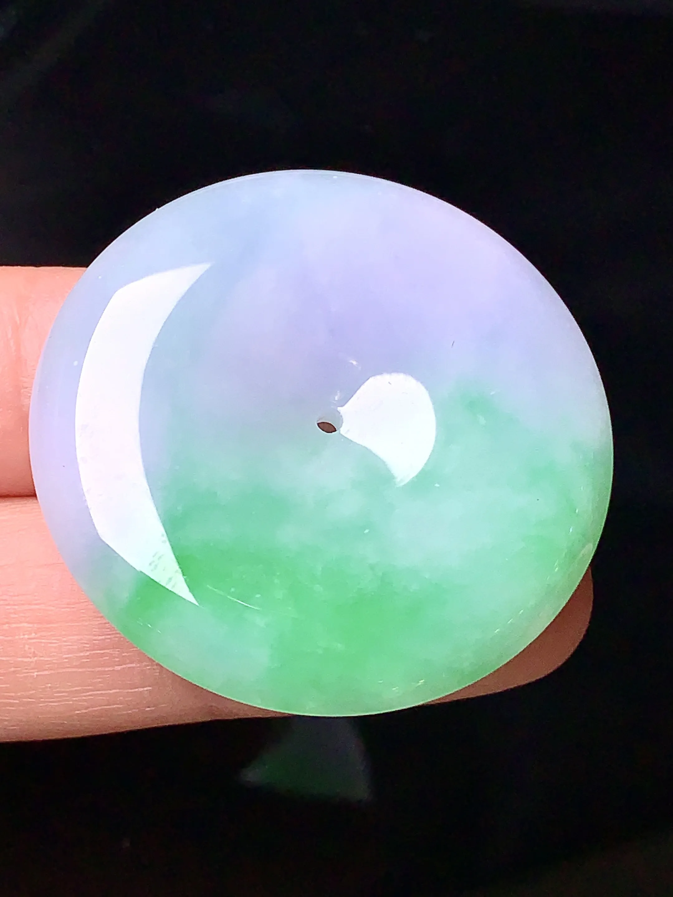 飘绿平安扣吊坠 玉质细腻 色泽清新艳丽 整体尺寸34.5*6