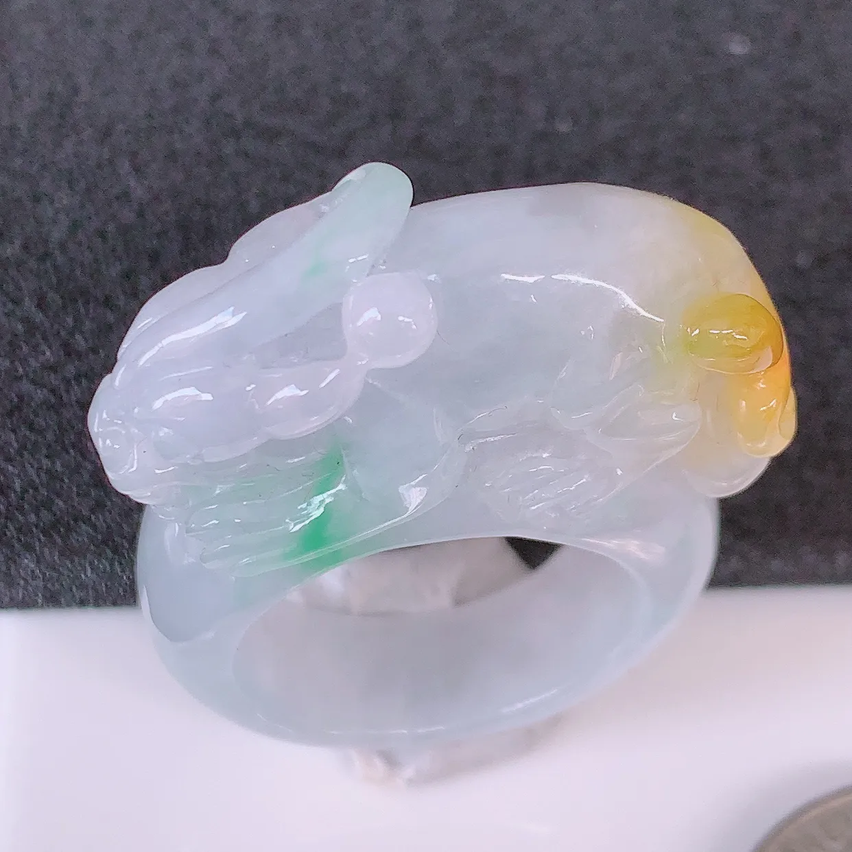 自然光实拍，黄加绿翡翠貔貅扳指，21mm内径三彩翡翠扳指，冰润指环，玉扳指，戒指，财源滚滚，玉质细腻起胶，26圈口，种水好！#1.12尺寸41.5-21.2-11-16.8mm