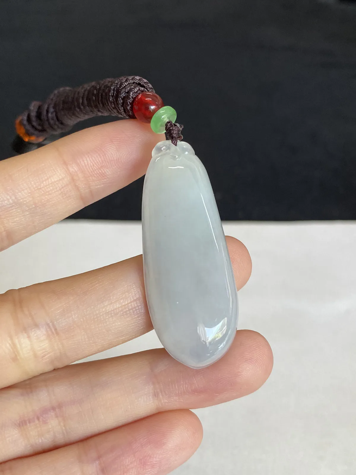 翡翠冰糯种淡绿色福瓜，配珠未测