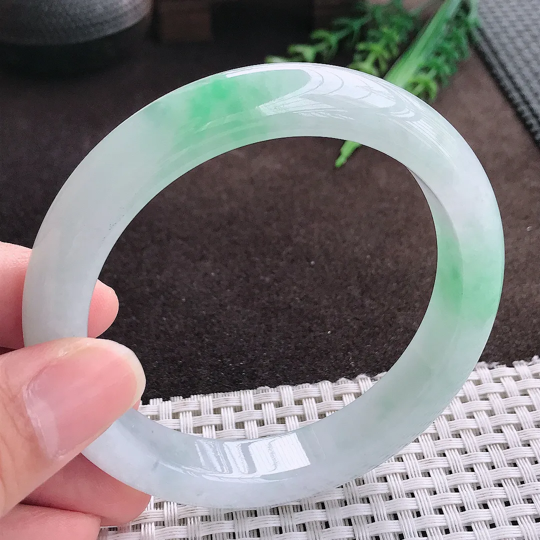 天然a货翡翠61.5/12.4/9.1老坑冰胶果冻飘绿手镯大圈口宽边翡翠玉手镯