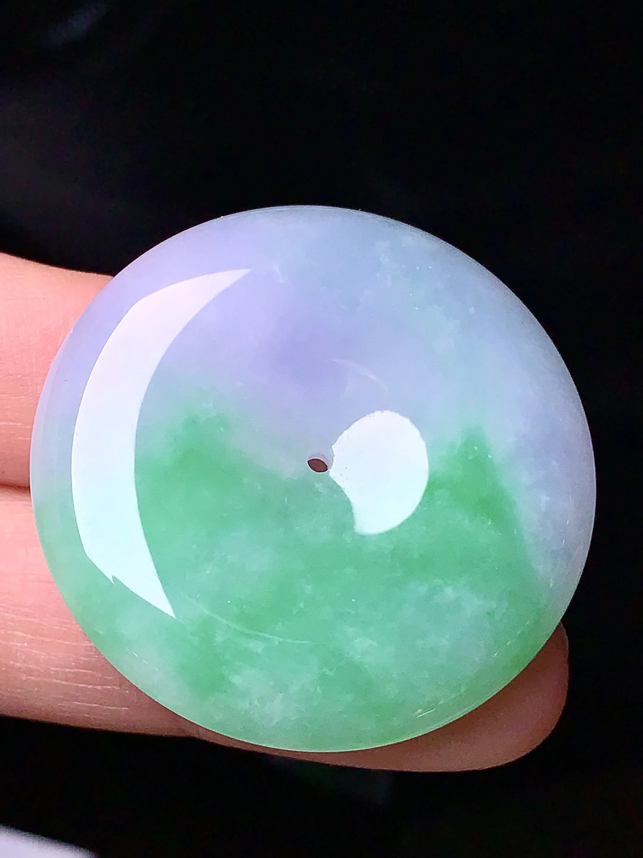 飘绿平安扣吊坠 玉质细腻 色泽清新艳丽 整体尺寸34.5*6