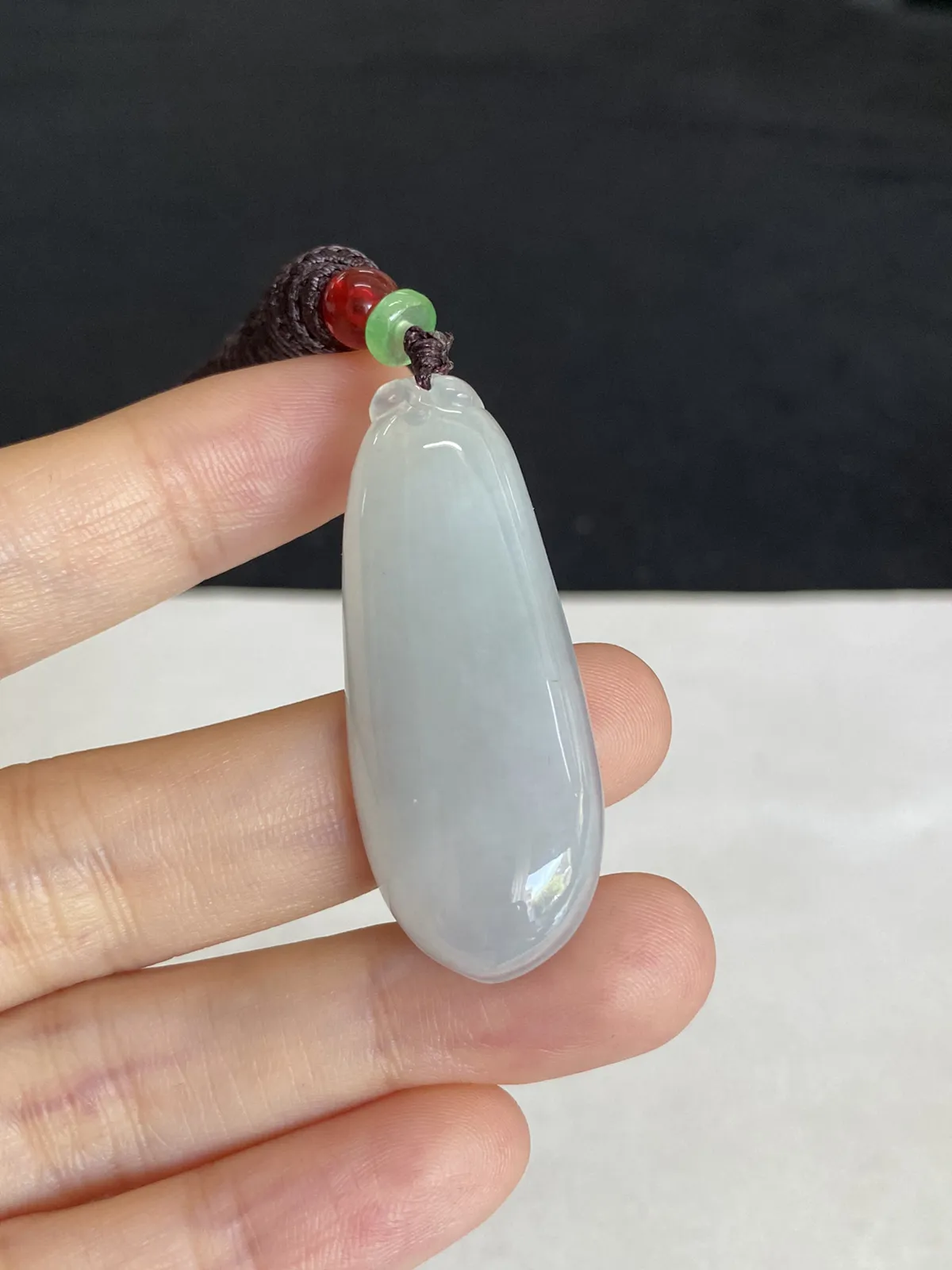 翡翠冰糯种淡绿色福瓜，配珠未测