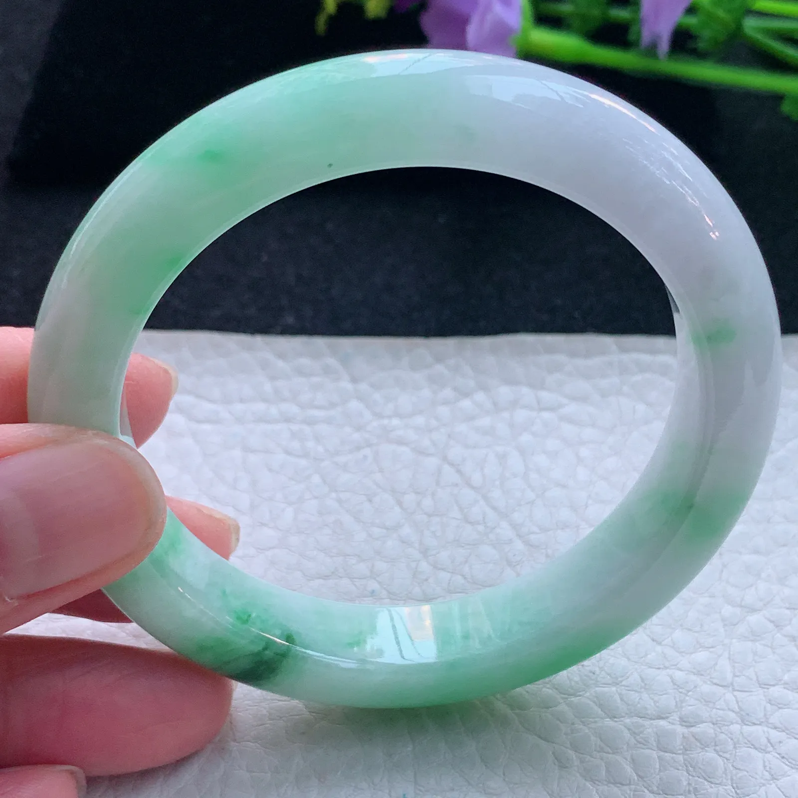 yh自然光55*11.6*8.6平安镯 缅甸翡翠玉手镯飘绿宽边玉手环