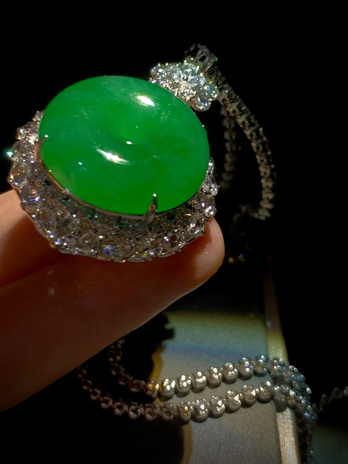 绿平安扣子吊坠套链，
裸石 25-6.5mm，整体48.5-32-18mm，
18K金，南非钻，含链49.75g，