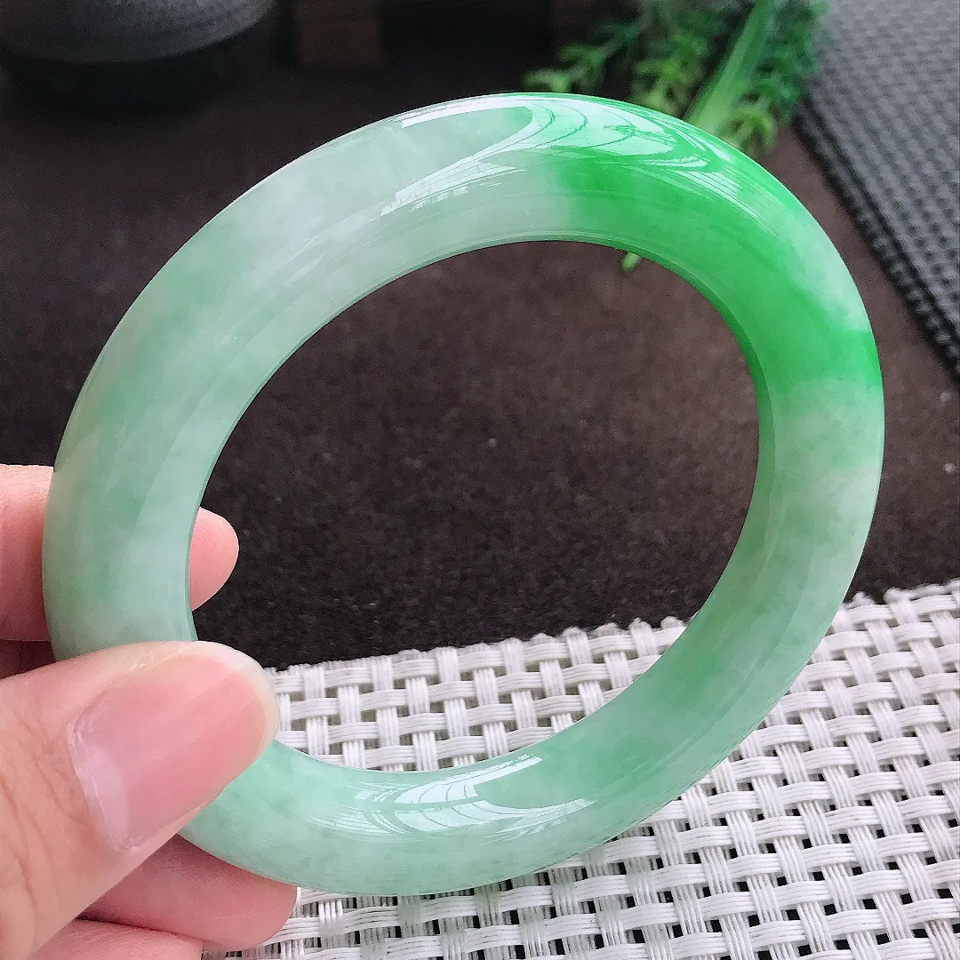 天然a货翡翠59/11.9/12.2老坑精美飘阳绿圆条手镯翡翠玉手镯