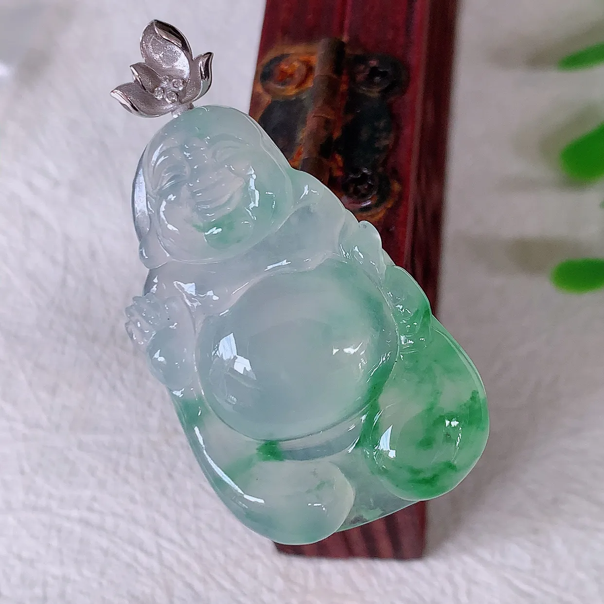 18K金镶嵌冰种飘绿翡翠逍遥布袋佛吊坠，代代有钱，水足丰盈，盈满欢喜，配戴送礼佳品！#1.12整体38裸石31.5-20*5.6