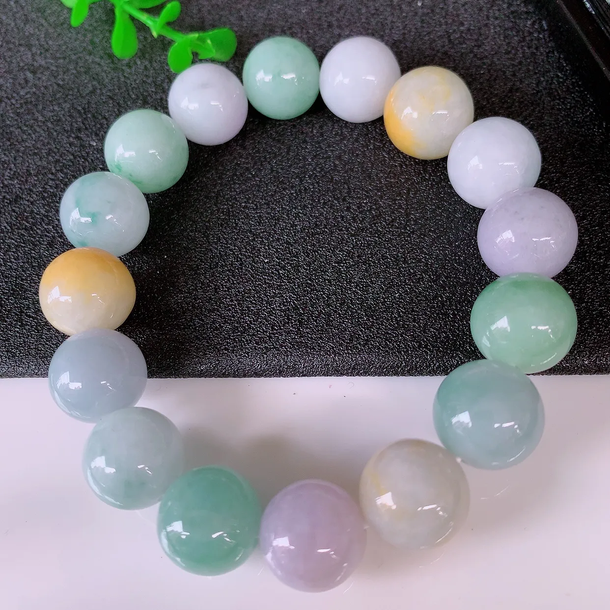 自然光实拍，大颗冰润多宝翡翠手链，多彩翡翠手串，颜色丰富，料子细腻，高档大气，自戴送礼佳品！#46.