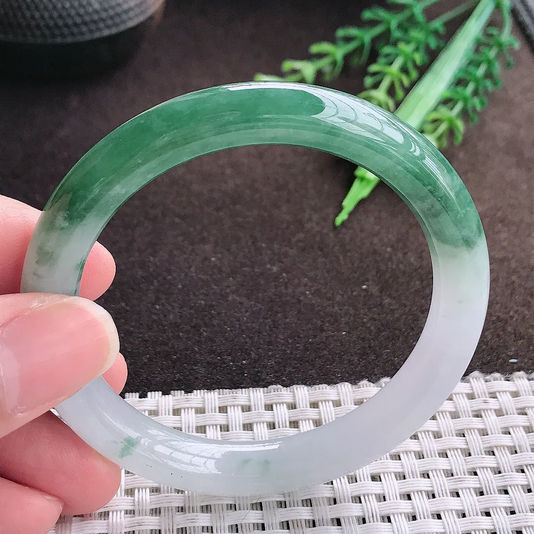 天然a货翡翠53.5/9.2/9.4老坑精美冰润飘花圆条手镯翡翠玉手镯