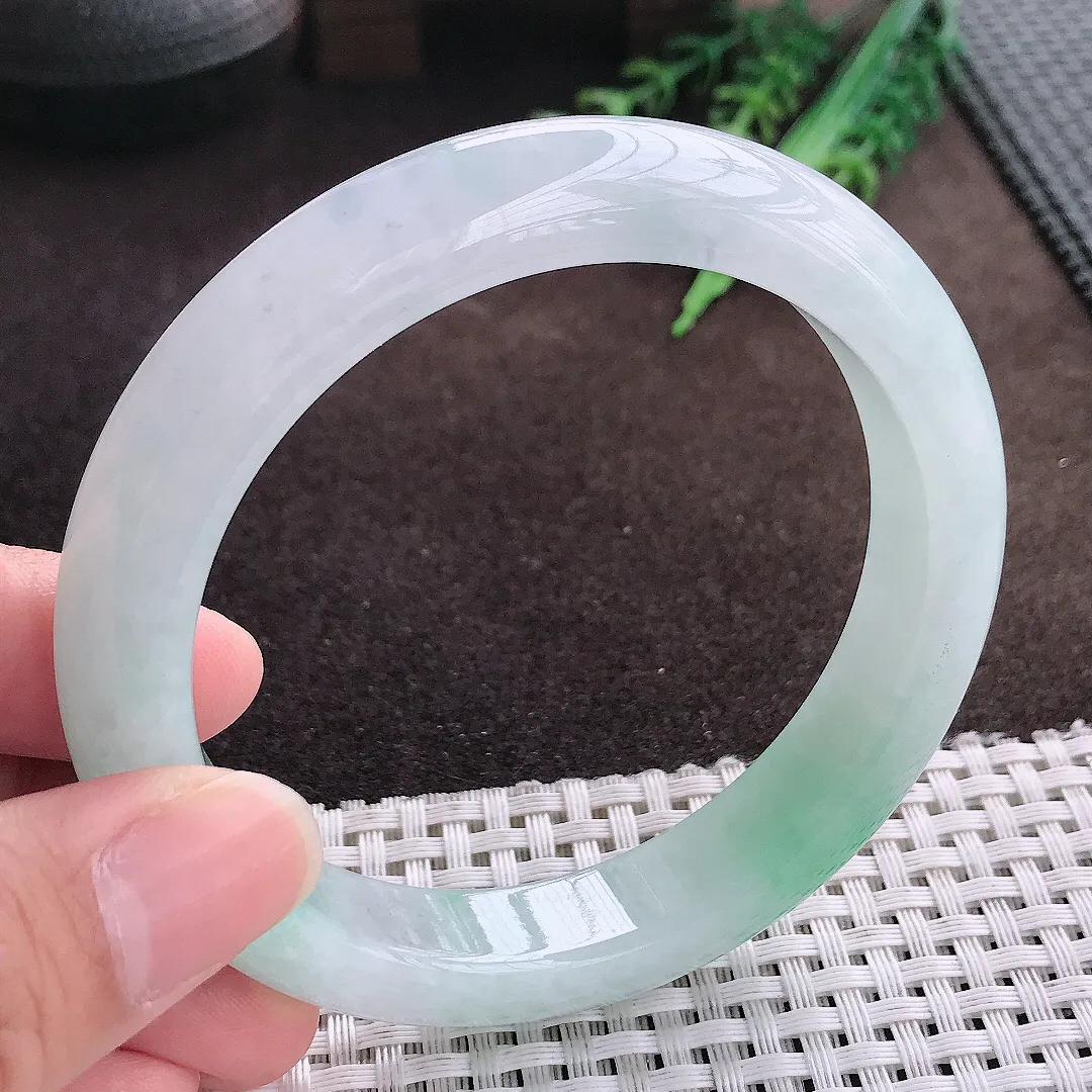 天然a货翡翠61.5/12.4/9.1老坑冰胶果冻飘绿手镯大圈口宽边翡翠玉手镯
