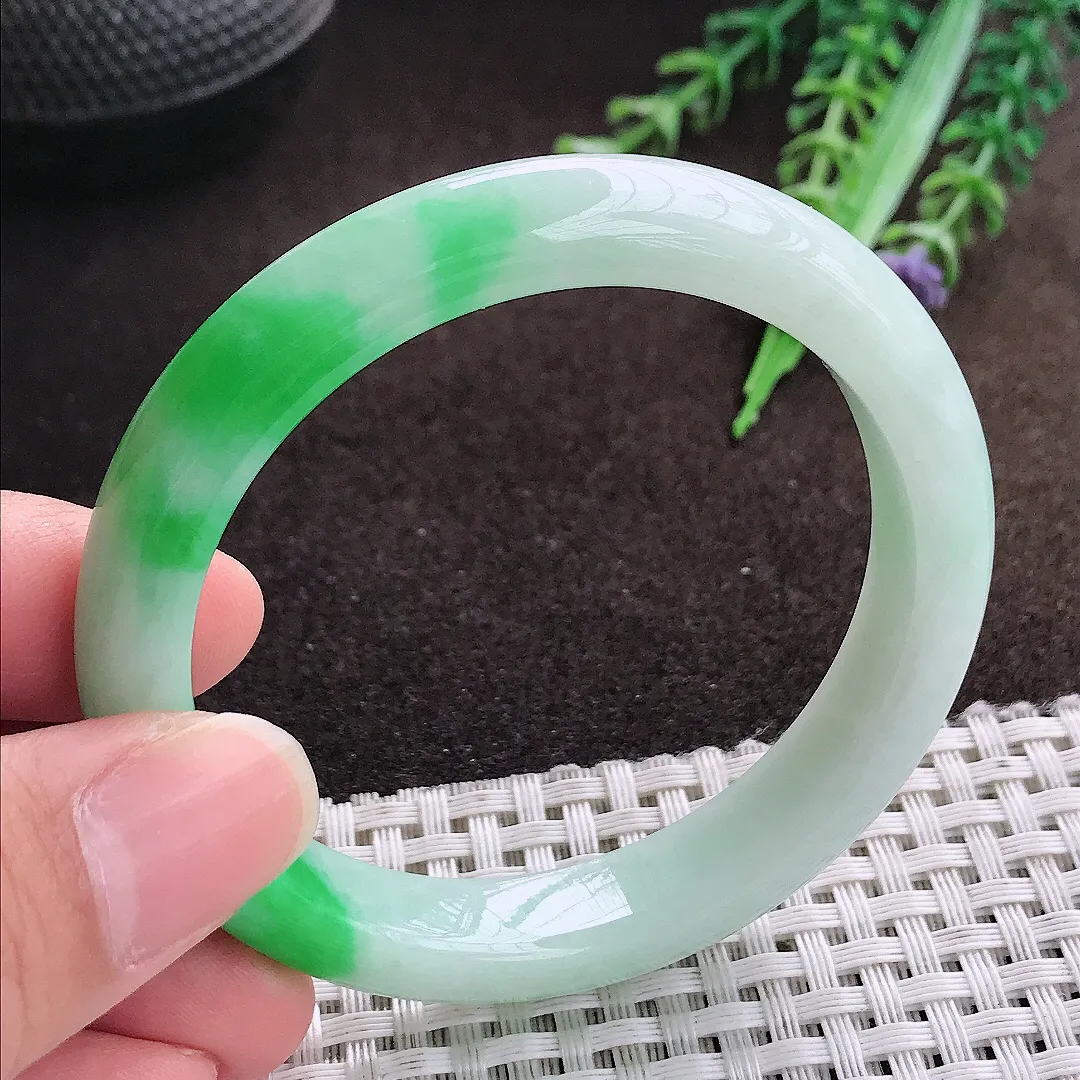 天然a货翡翠53/10/7.6老坑精美温润飘阳绿手镯宽边翡翠玉手镯