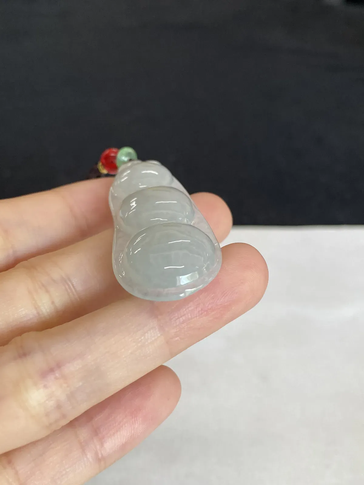 翡翠冰糯种淡绿色福豆，配珠未测