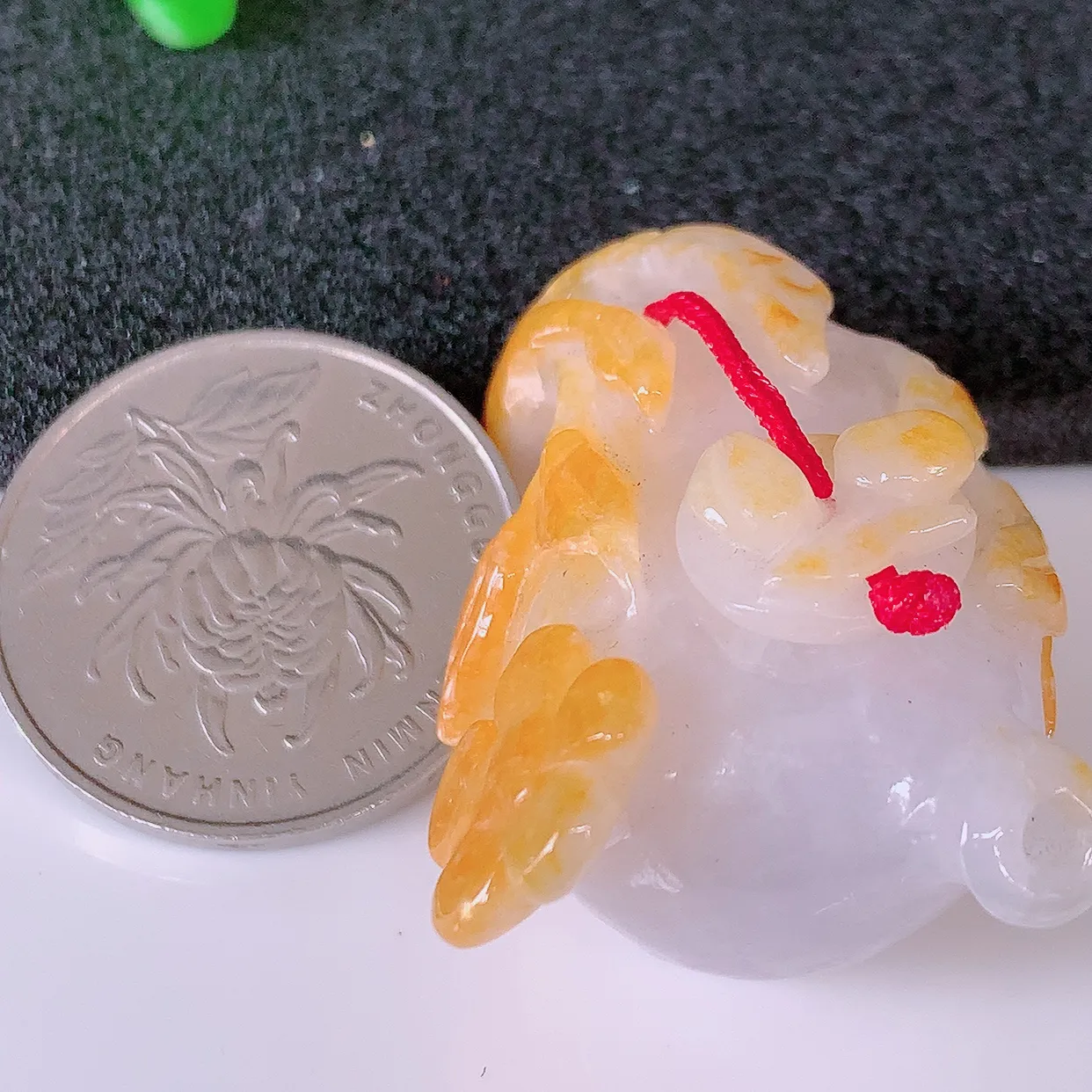 自然光实拍，水润黄翡双彩翡翠茶壶，翠色灵动，玉质细腻，颜色漂亮，品相佳，佩戴佳品！#01.12