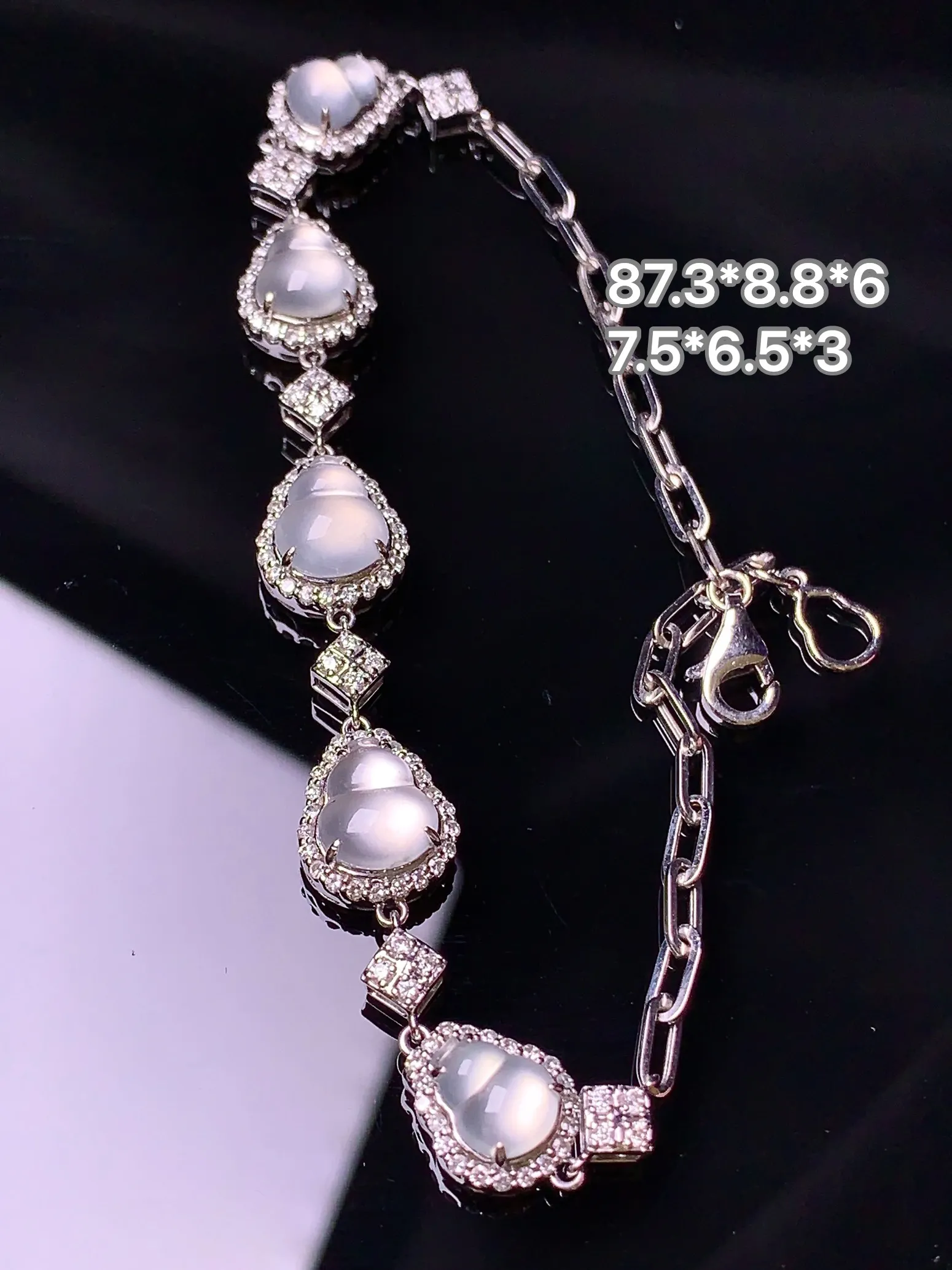 18k金钻镶嵌冰种葫芦手链 玉质细腻 色泽清新艳丽 整体尺寸87.3*8.8*6