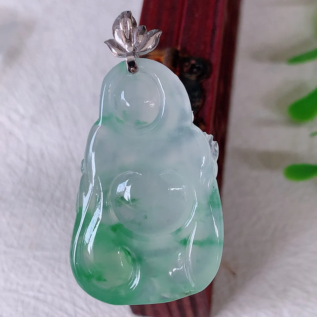 18K金镶嵌冰种飘绿翡翠逍遥布袋佛吊坠，代代有钱，水足丰盈，盈满欢喜，配戴送礼佳品！#1.12整体38裸石31.5-20*5.6