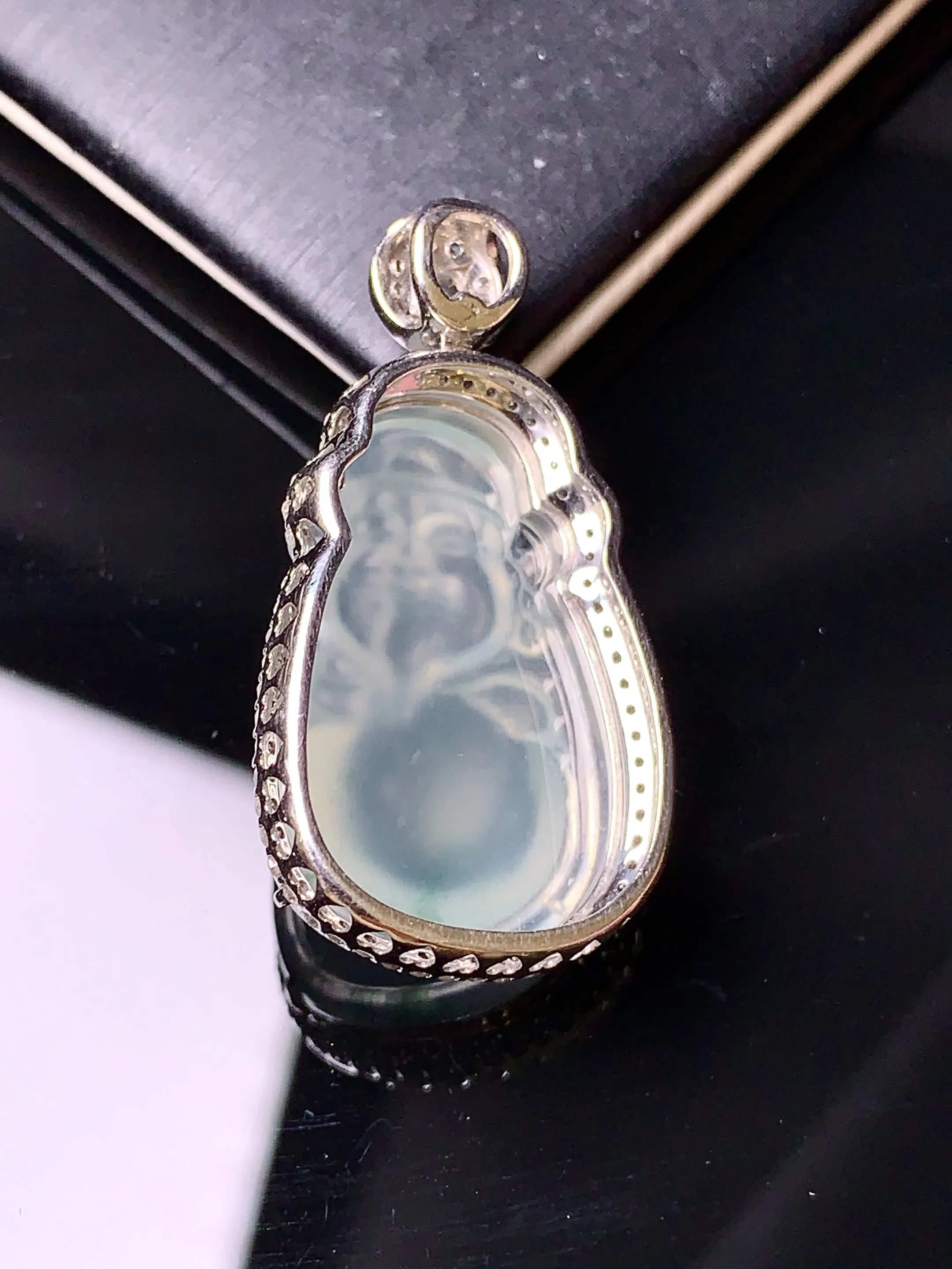 18k金钻镶嵌冰种财神吊坠 玉质细腻 色泽清新艳丽 整体尺寸33*17.3*9.8