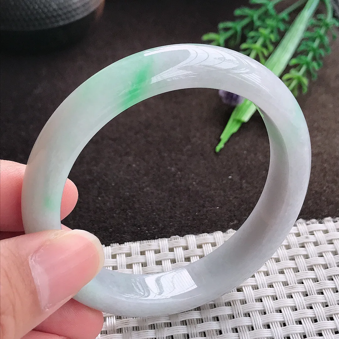 天然a货翡翠55.5/12.2/8老坑精美温润飘阳绿手镯宽边翡翠玉手镯