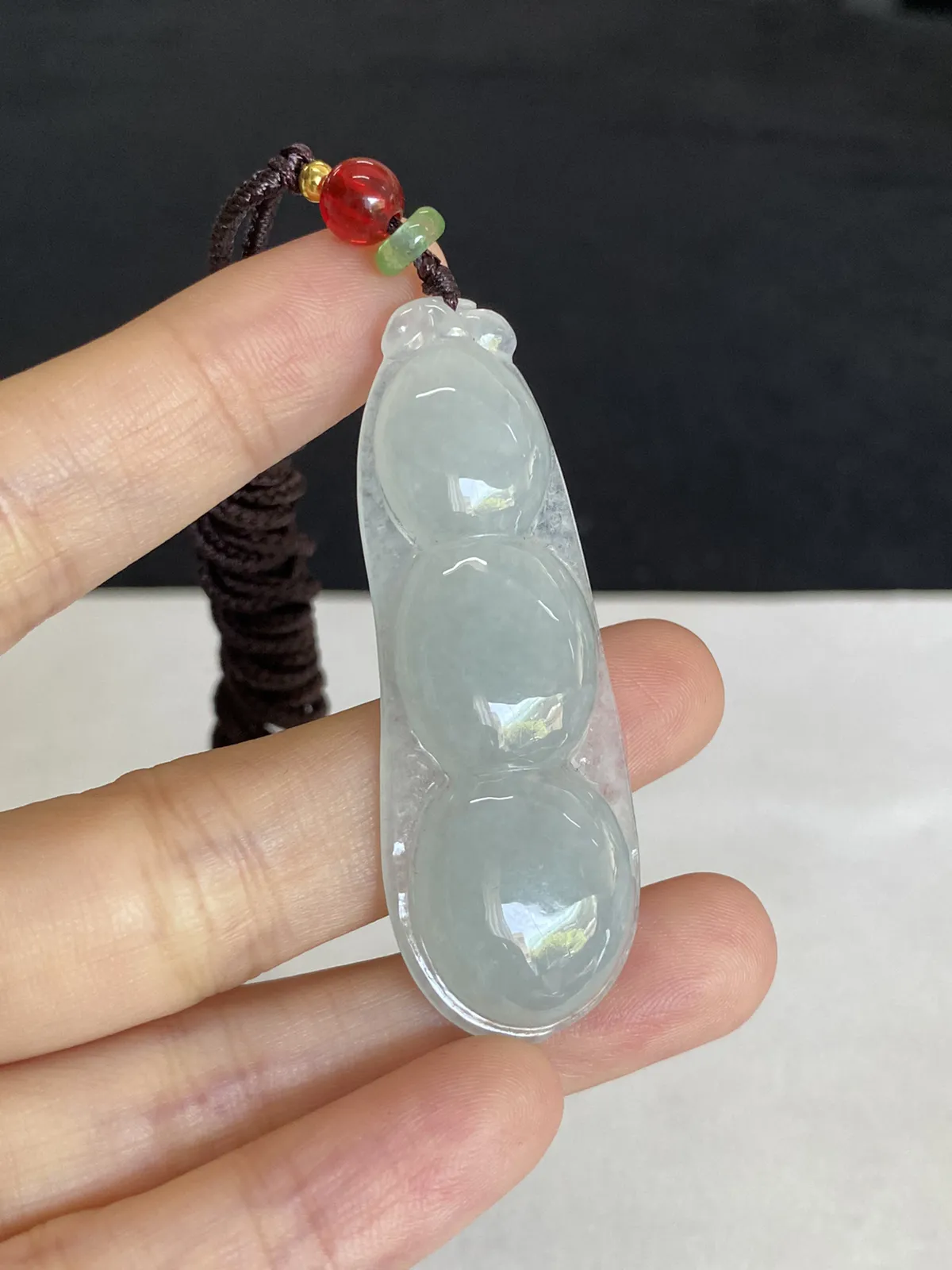 翡翠冰糯种淡绿色福豆，配珠未测