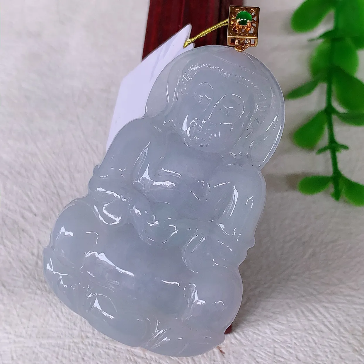 18k金镶嵌冰润紫罗兰翡翠观音菩萨吊坠，款式新颖时尚，日常百搭的款。清秀高雅，佩戴优雅高贵！#35.12整体58.8*裸石50.8*33.5*5.8