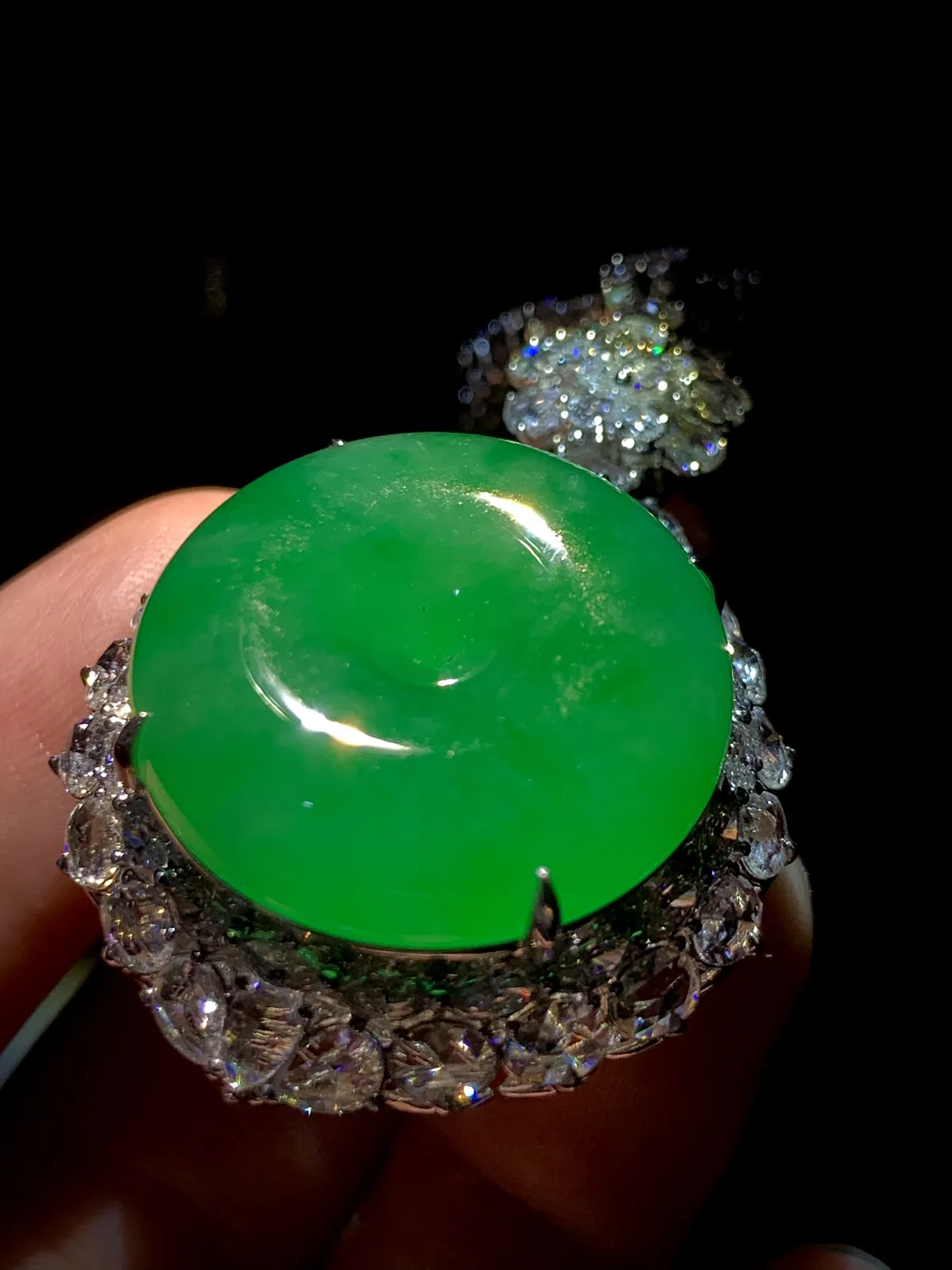 绿平安扣子吊坠套链，
裸石 25-6.5mm，整体48.5-32-18mm，
18K金，南非钻，含链49.75g，