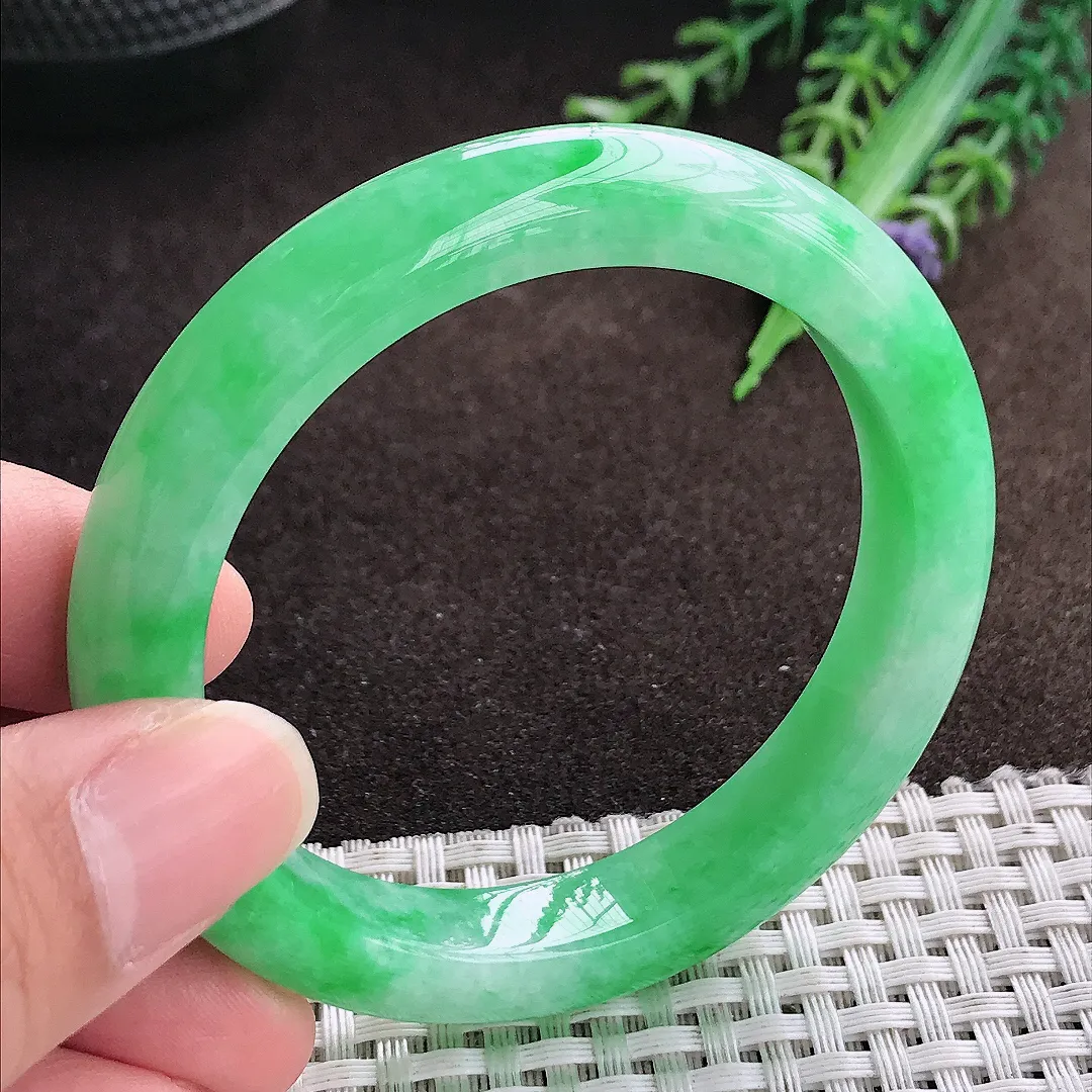 天然a货翡翠53/10.2/8.5老坑精美辣阳绿手镯宽边翡翠玉手镯