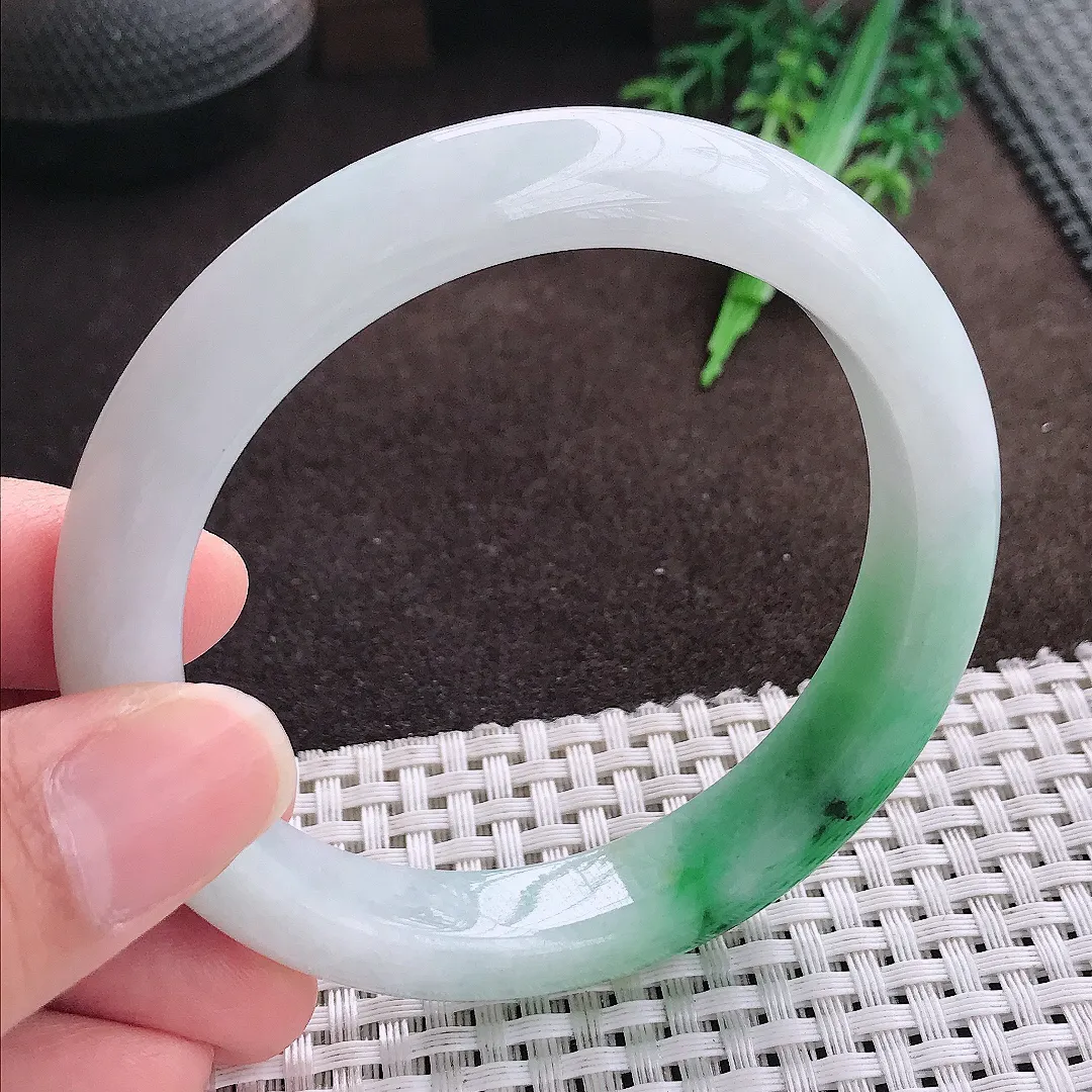 天然a货翡翠59/11.9/9.2老坑精美飘阳绿手镯宽边翡翠玉手镯