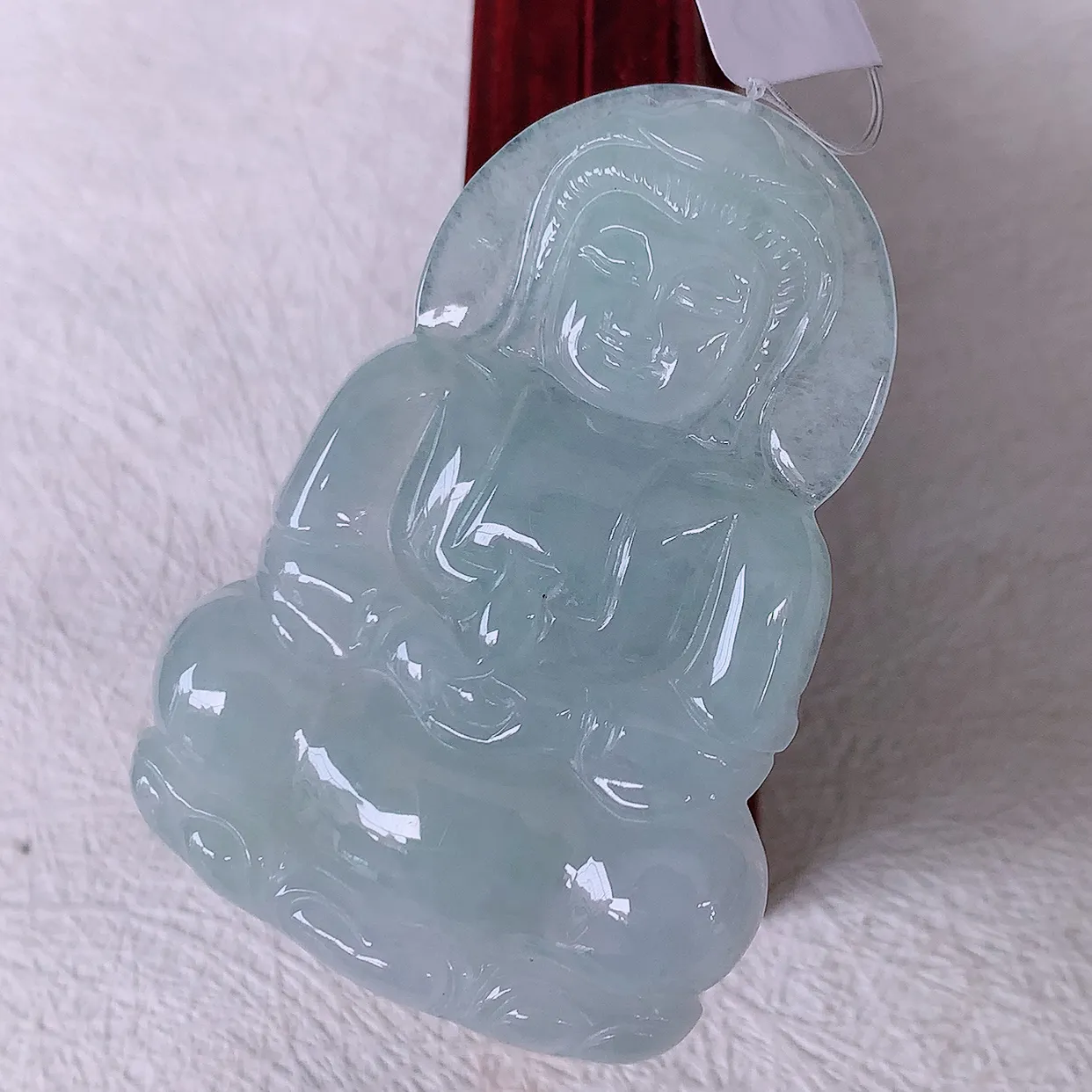 自然光实拍，冰种翡翠观音菩萨吊坠，净瓶观音，冰透亮泽，美观亮丽，观音面相端庄#49.12