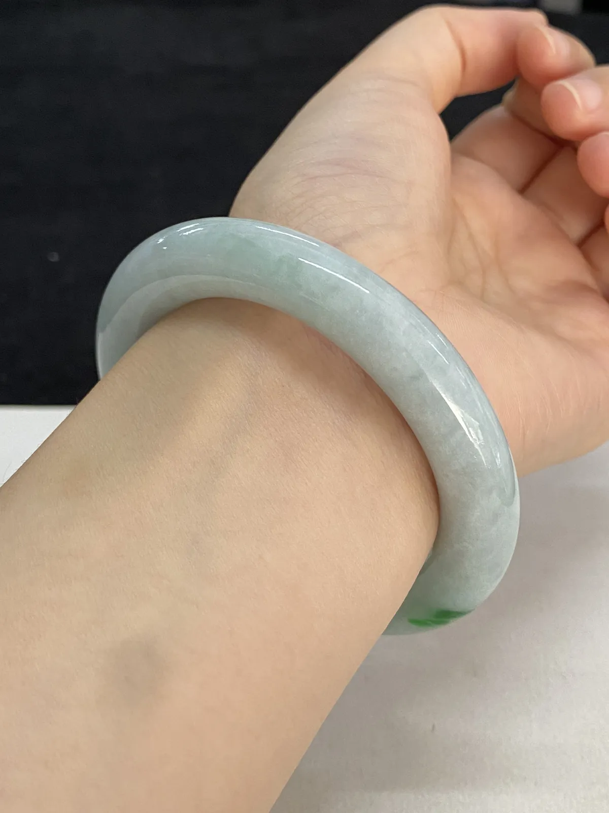 圆镯53.5圈口，翡翠手镯