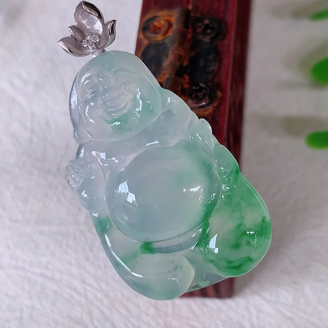 18K金镶嵌冰种飘绿翡翠逍遥布袋佛吊坠，代代有钱，水足丰盈，盈满欢喜，配戴送礼佳品！#1.12整体38裸石31.5-20*5.6