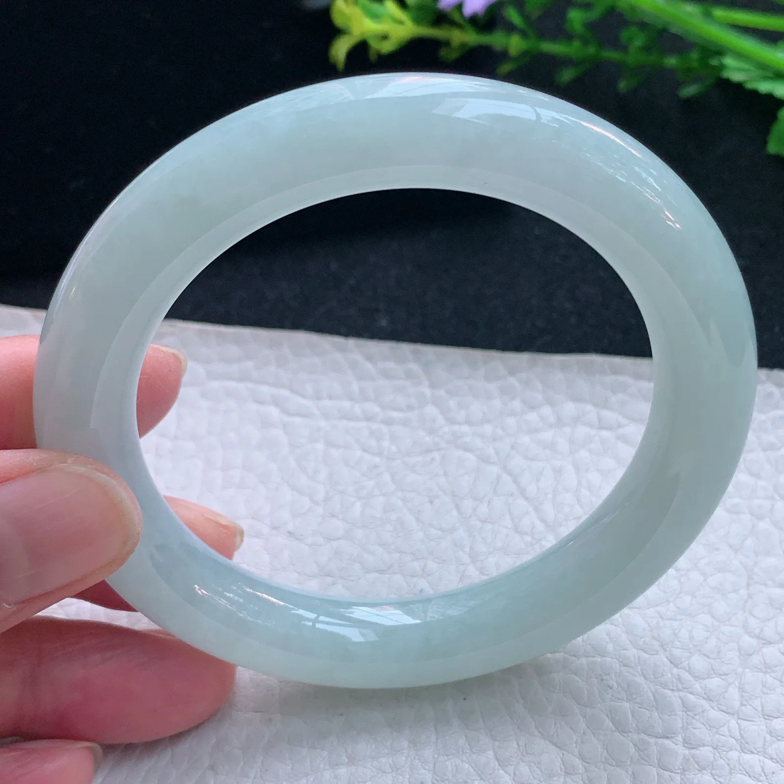 xc自然光57*10.8美人镯 天然缅甸翡翠冰晴圆条玉手镯 珠宝玉手环