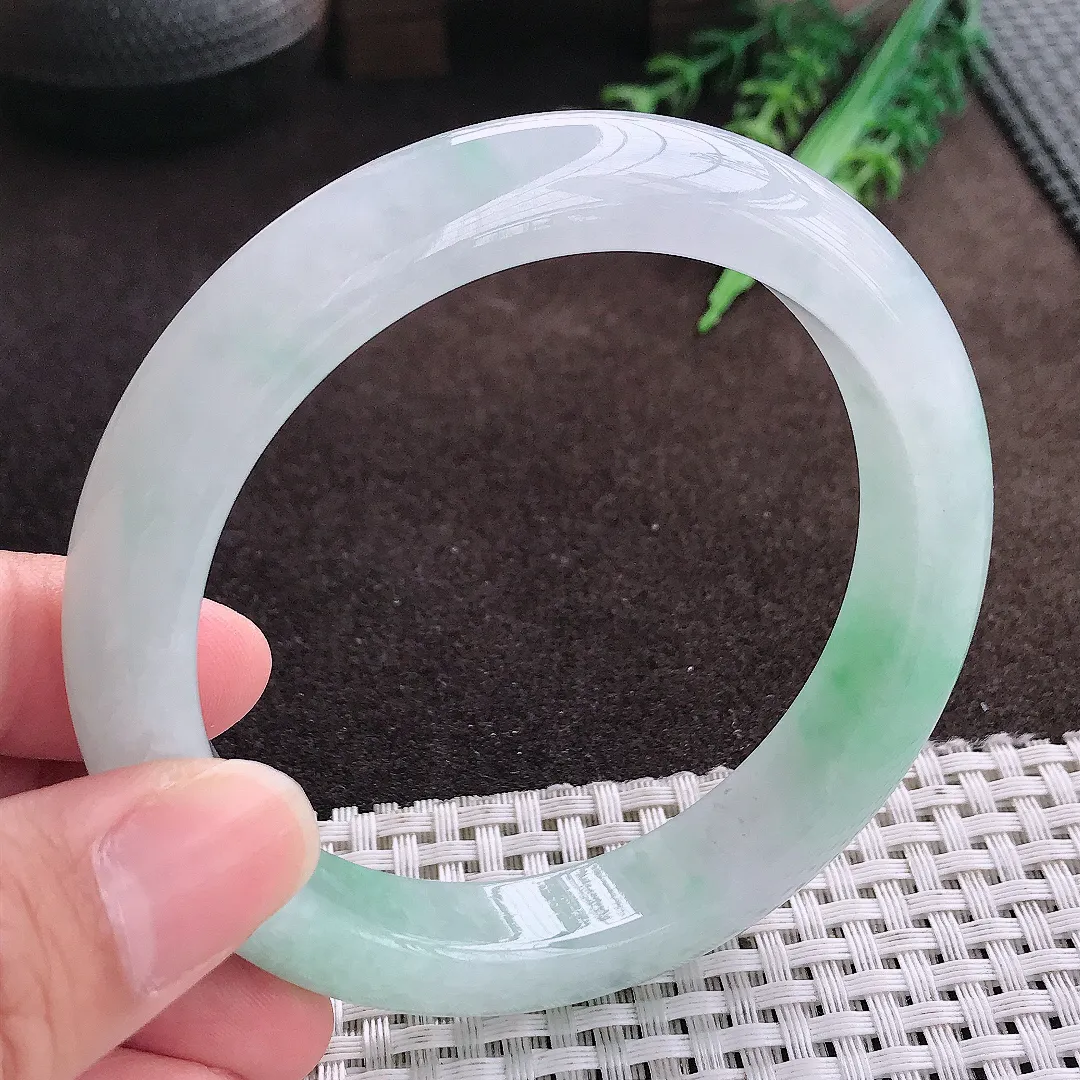 天然a货翡翠61.5/12.4/9.1老坑冰胶果冻飘绿手镯大圈口宽边翡翠玉手镯