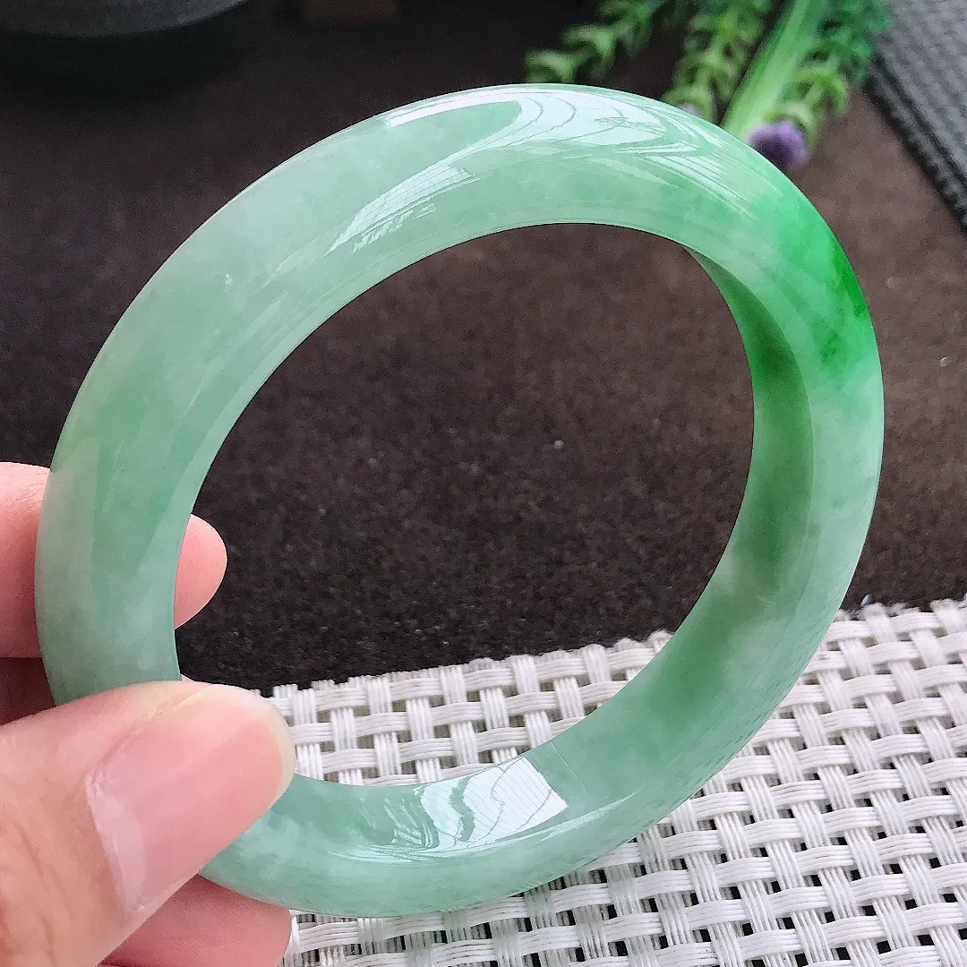 天然a货翡翠60/12.2/9.5老坑精美温润满绿阳绿手镯宽边翡翠玉手镯
