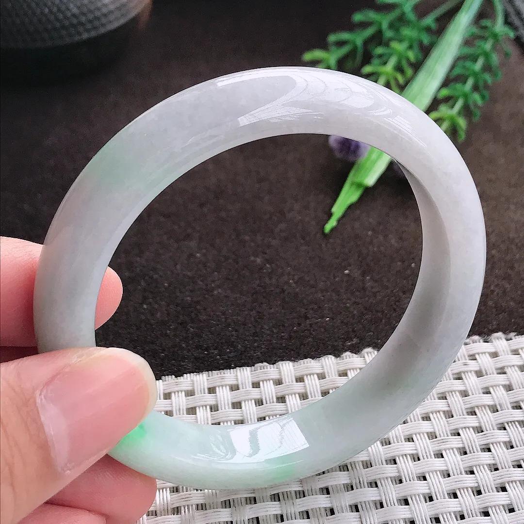 天然a货翡翠55.5/12.2/8老坑精美温润飘阳绿手镯宽边翡翠玉手镯