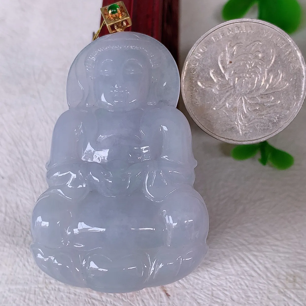 18k金镶嵌冰润紫罗兰翡翠观音菩萨吊坠，款式新颖时尚，日常百搭的款。清秀高雅，佩戴优雅高贵！#35.12整体58.8*裸石50.8*33.5*5.8