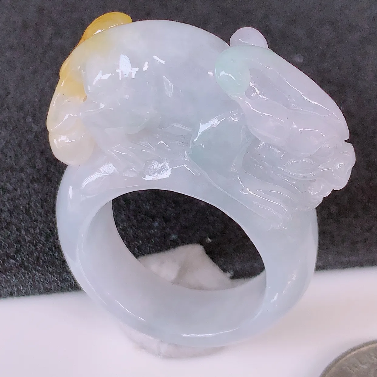 自然光实拍，黄加绿翡翠貔貅扳指，21mm内径三彩翡翠扳指，冰润指环，玉扳指，戒指，财源滚滚，玉质细腻起胶，26圈口，种水好！#1.12尺寸41.5-21.2-11-16.8mm