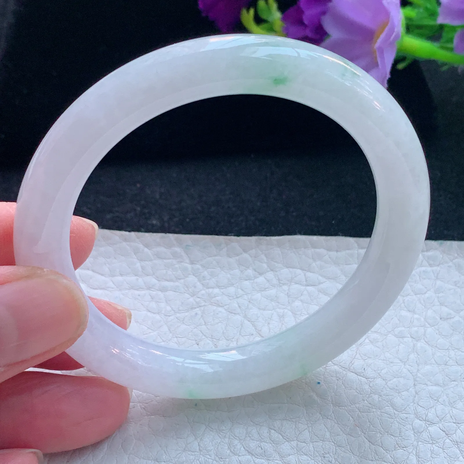 n自然光53.8*9.3*8.8美人镯 缅甸翡翠玉手镯飘绿花圆条玉手环