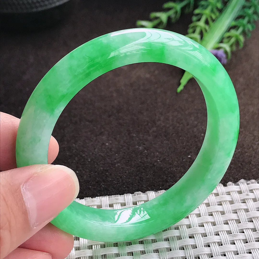 天然a货翡翠53/10.2/8.5老坑精美辣阳绿手镯宽边翡翠玉手镯