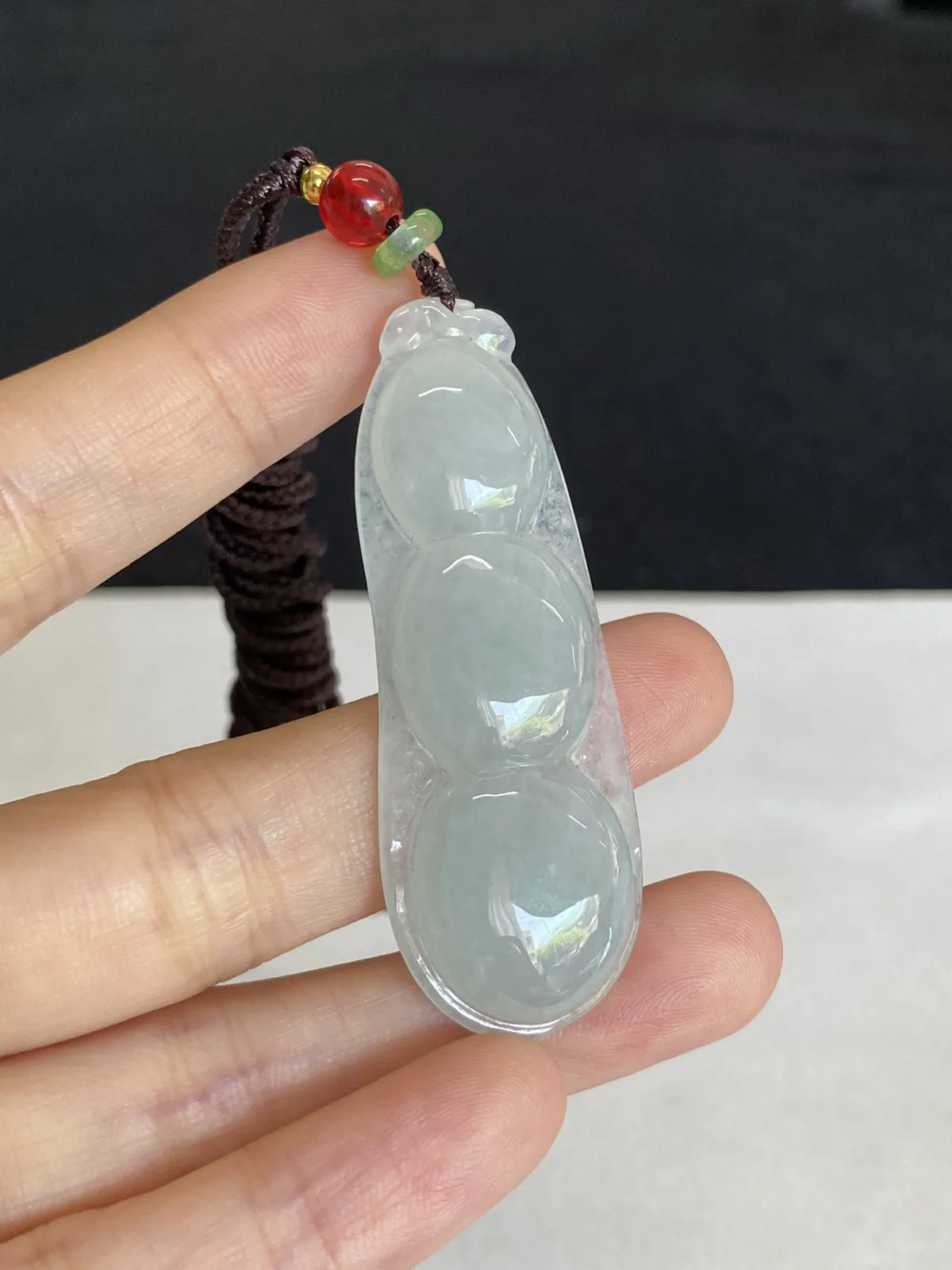 翡翠冰糯种淡绿色福豆，配珠未测